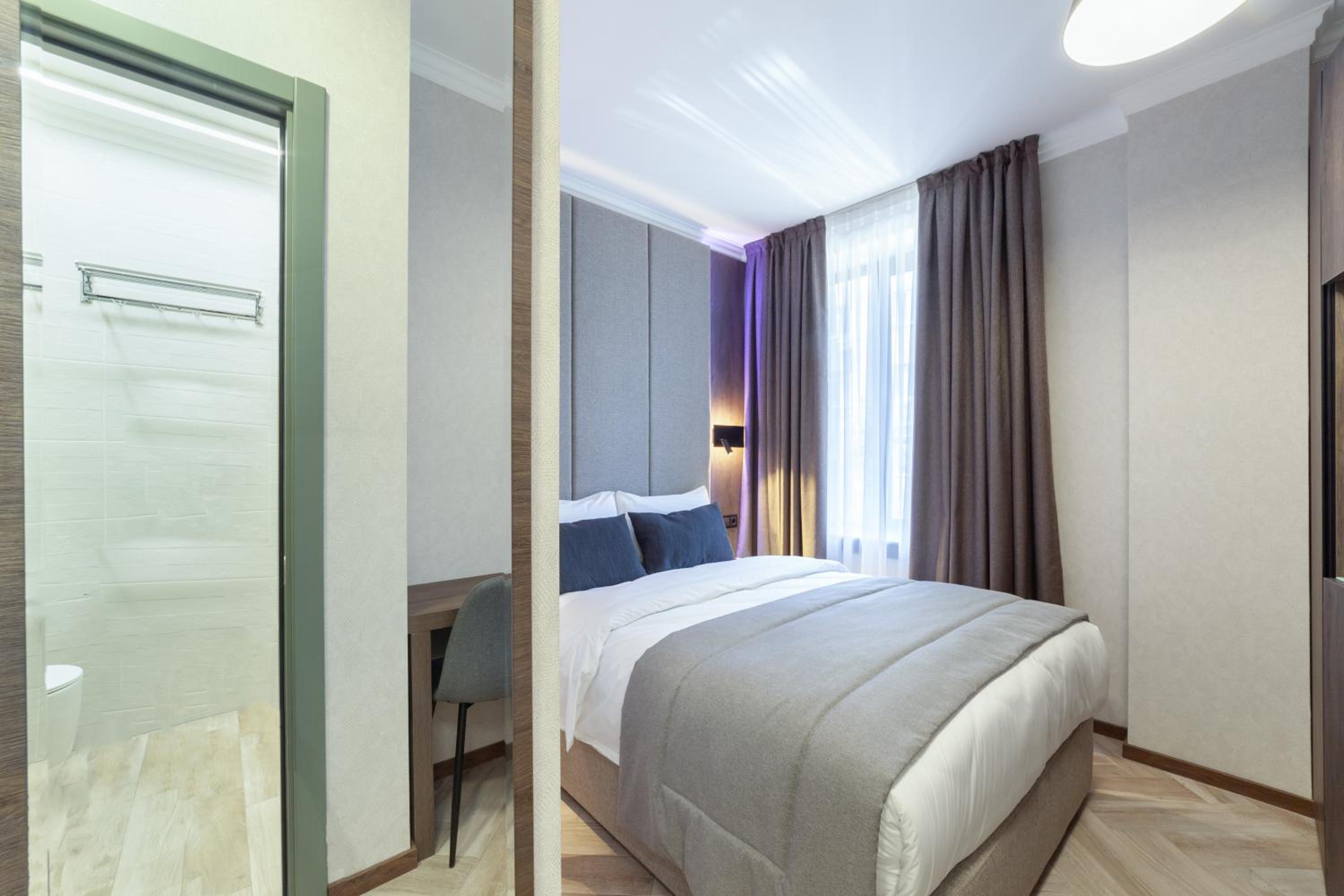 Small Double Room - Photo 4
