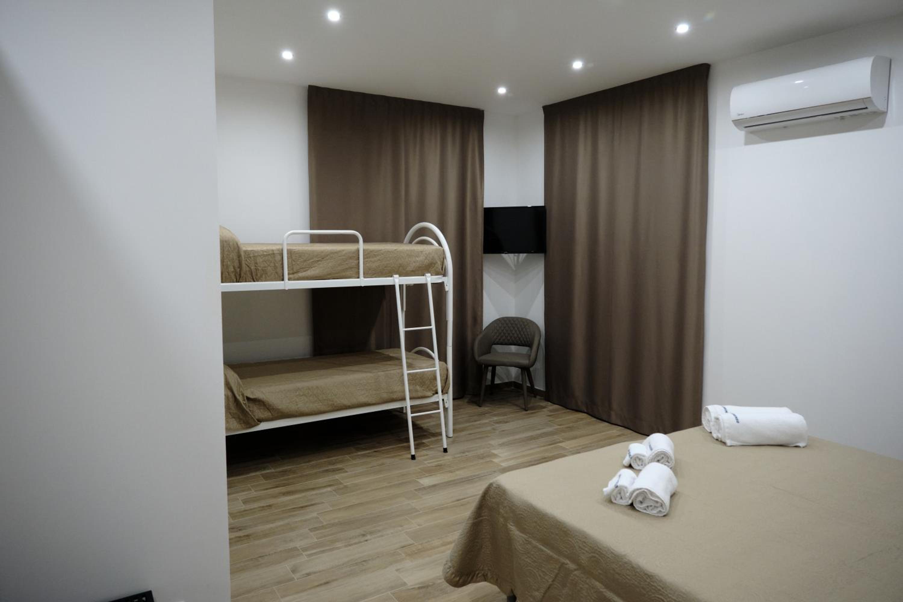 Comfort Quadruple Room - Photo 1