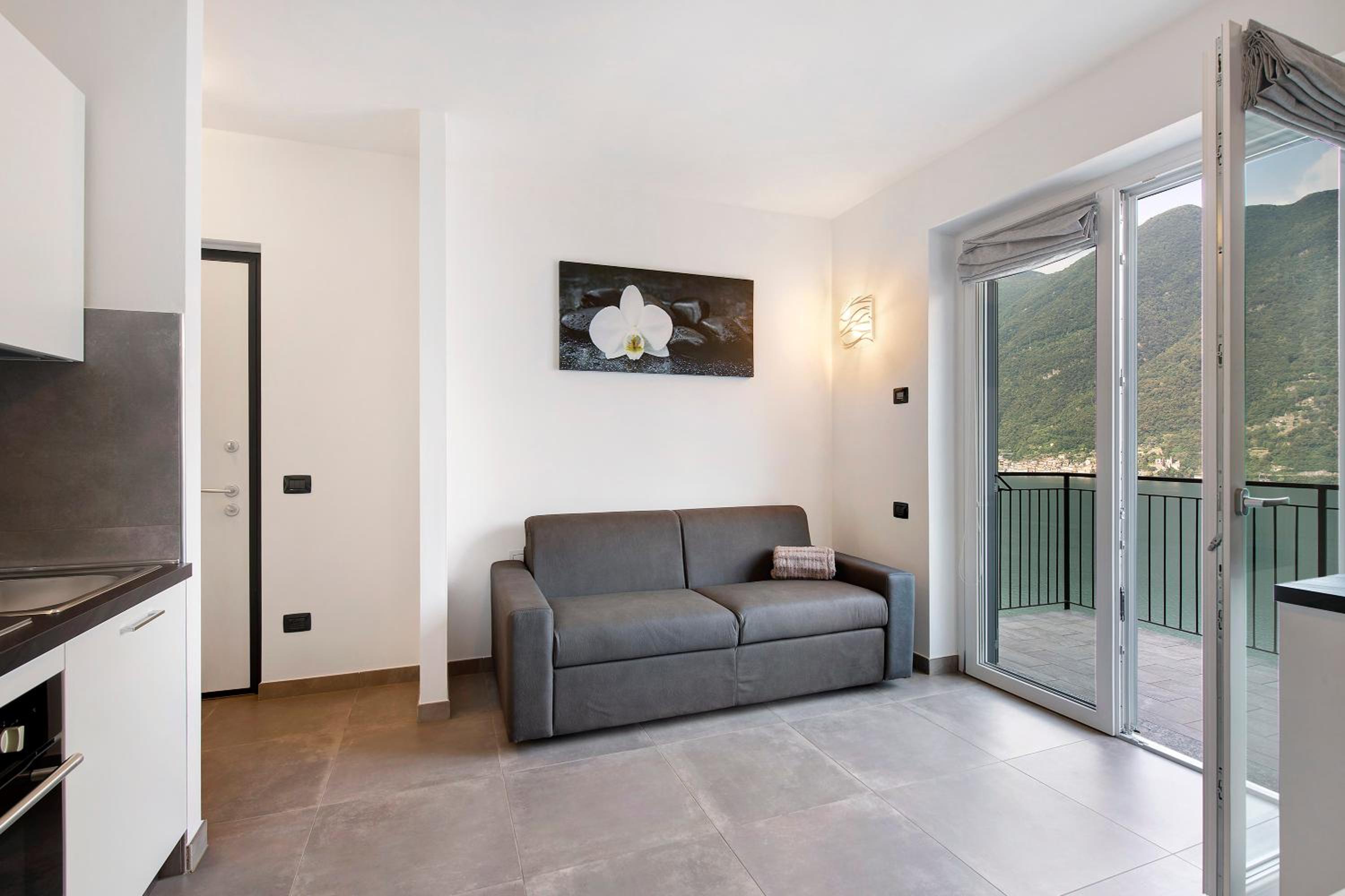 Superior One-Bedroom Apartment with Balcony