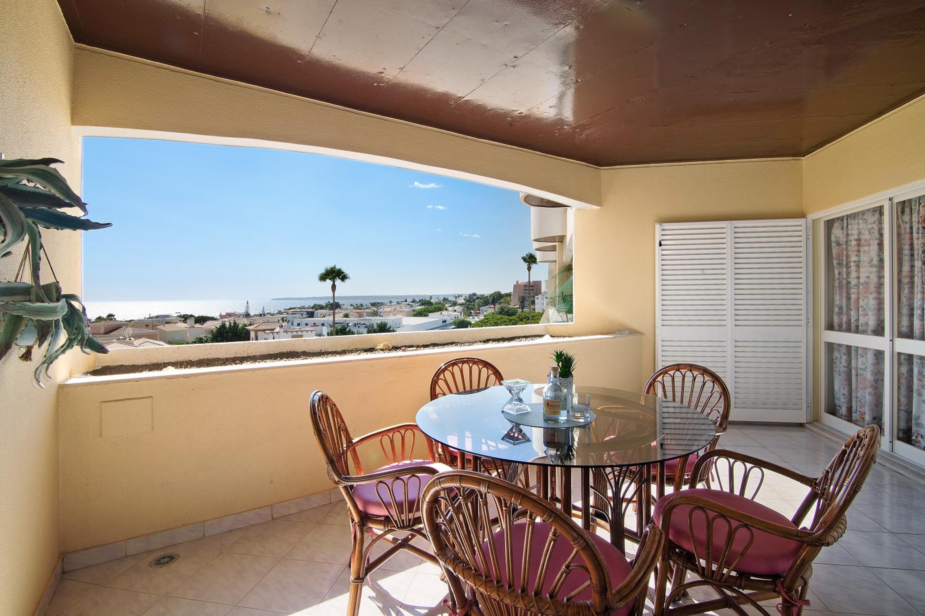 Two-Bedroom Deluxe Apartment with Ocean View photo 2