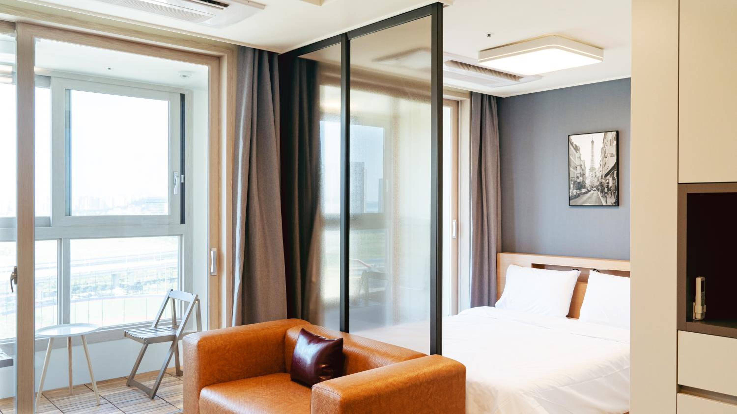 Deluxe Suite - Photo 13