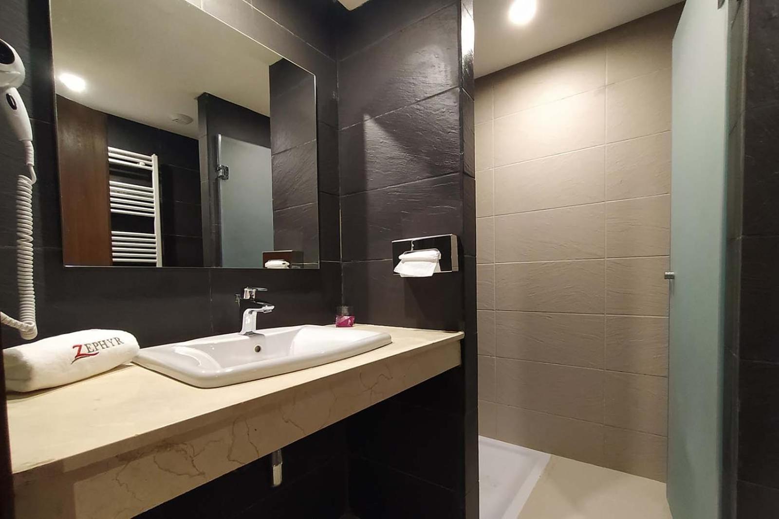 Deluxe Suite - Photo 3