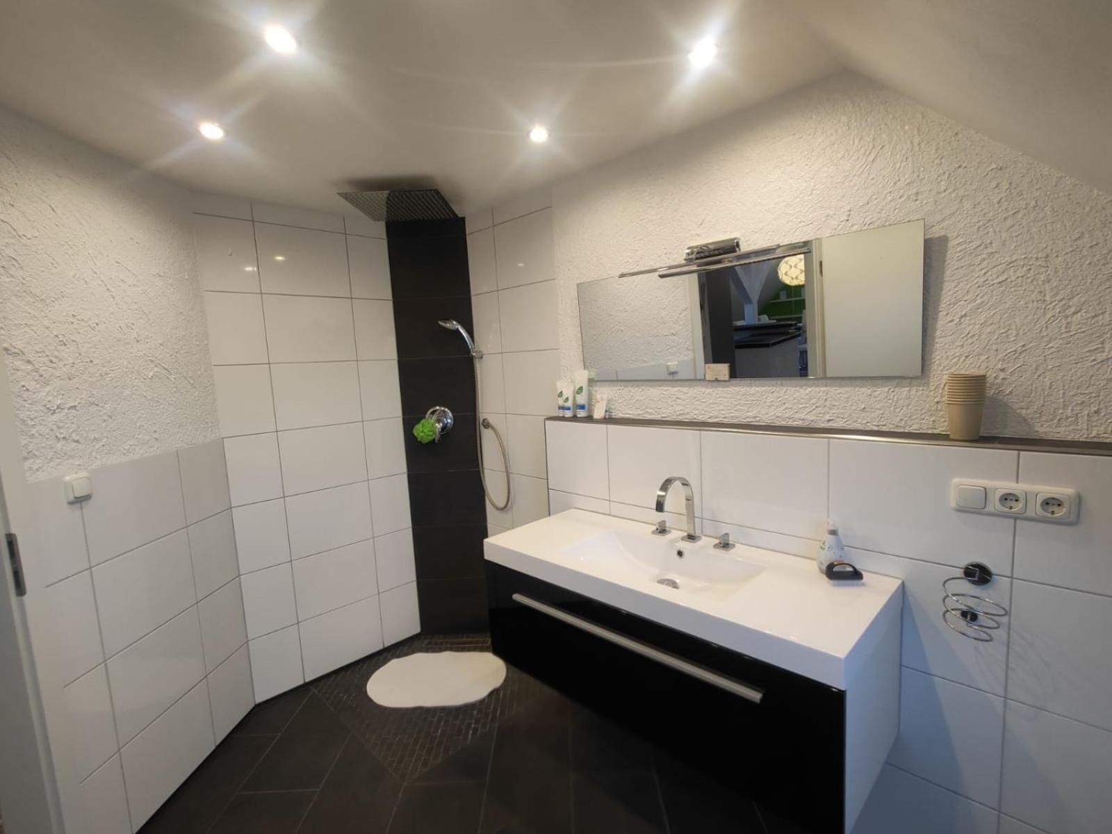 Three-Bedroom Apartment - Photo 7