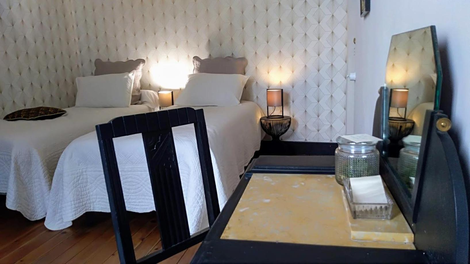 Double or Twin Room with Bathroom - Photo 7