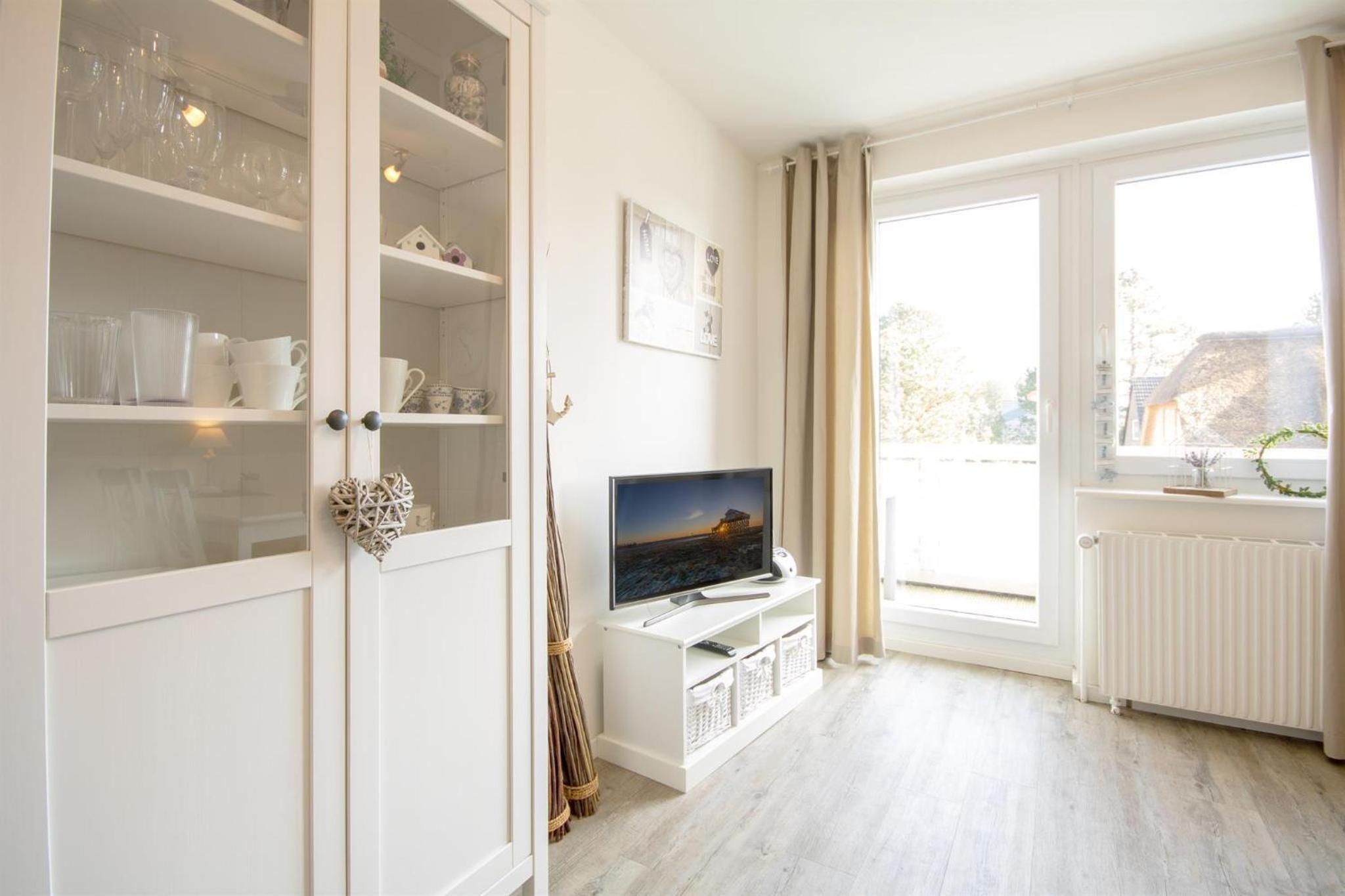 Two-Bedroom Apartment with Shower  photo 2