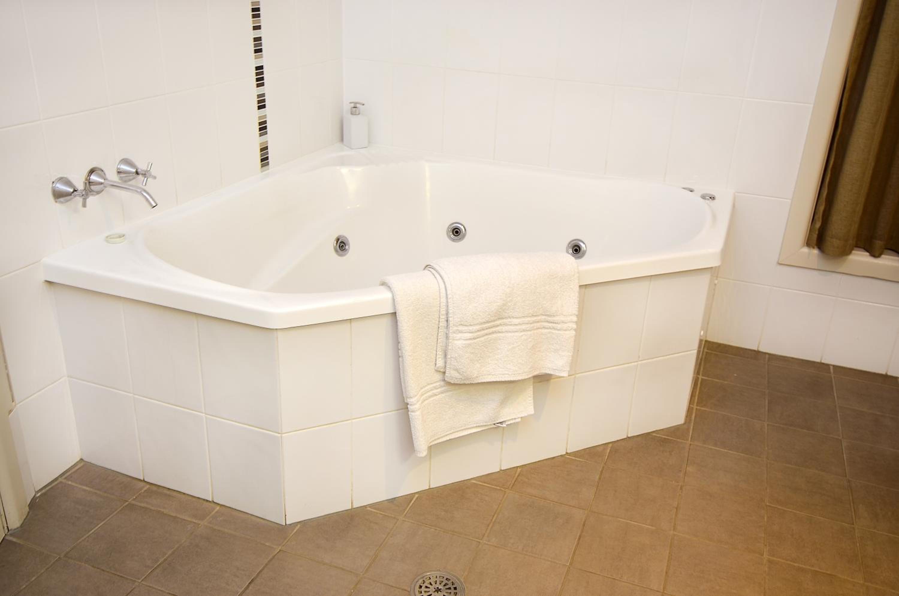 Queen Room with Spa Bath photo 3