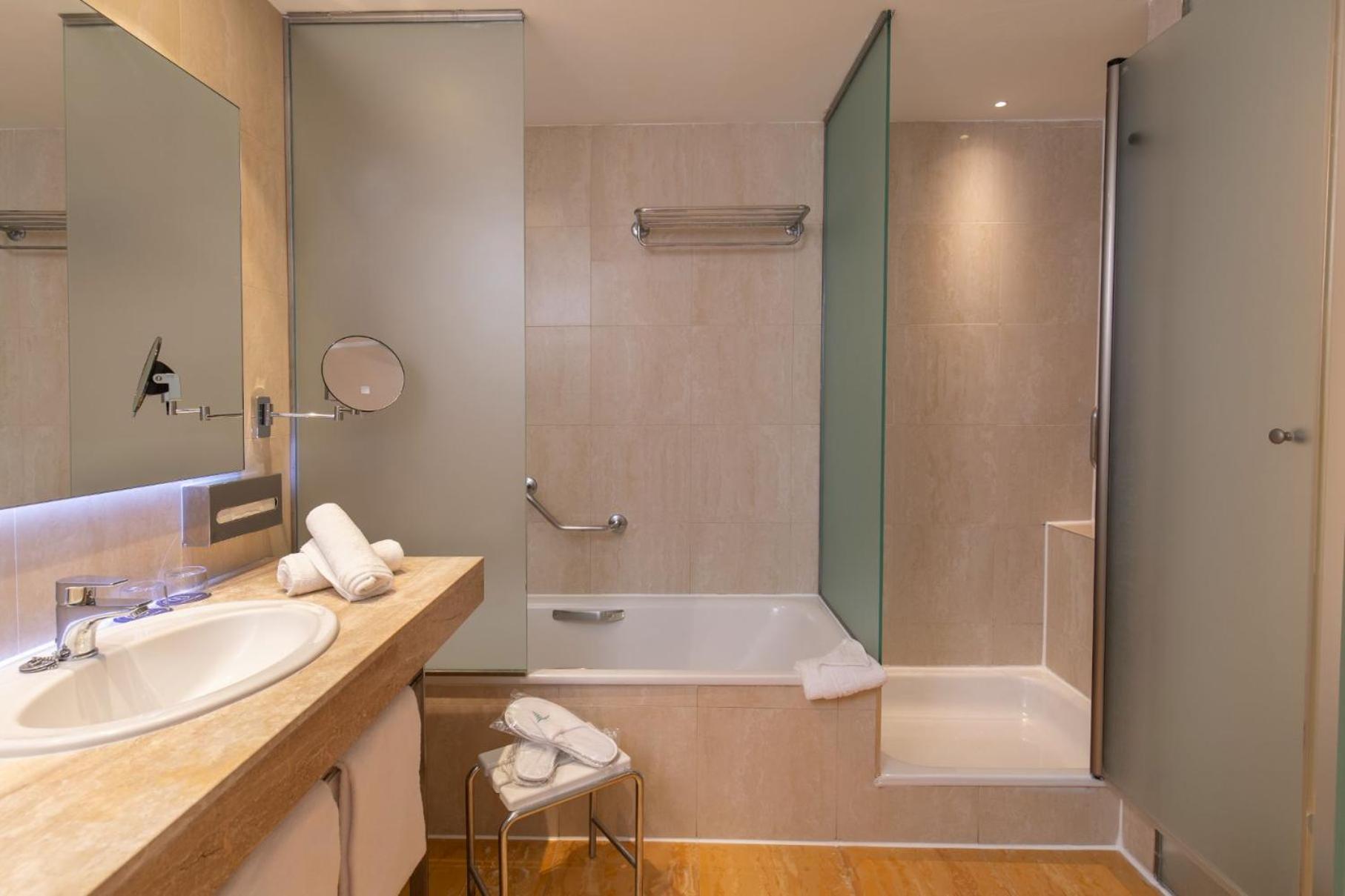 Standard Double Room (3 Adultos)