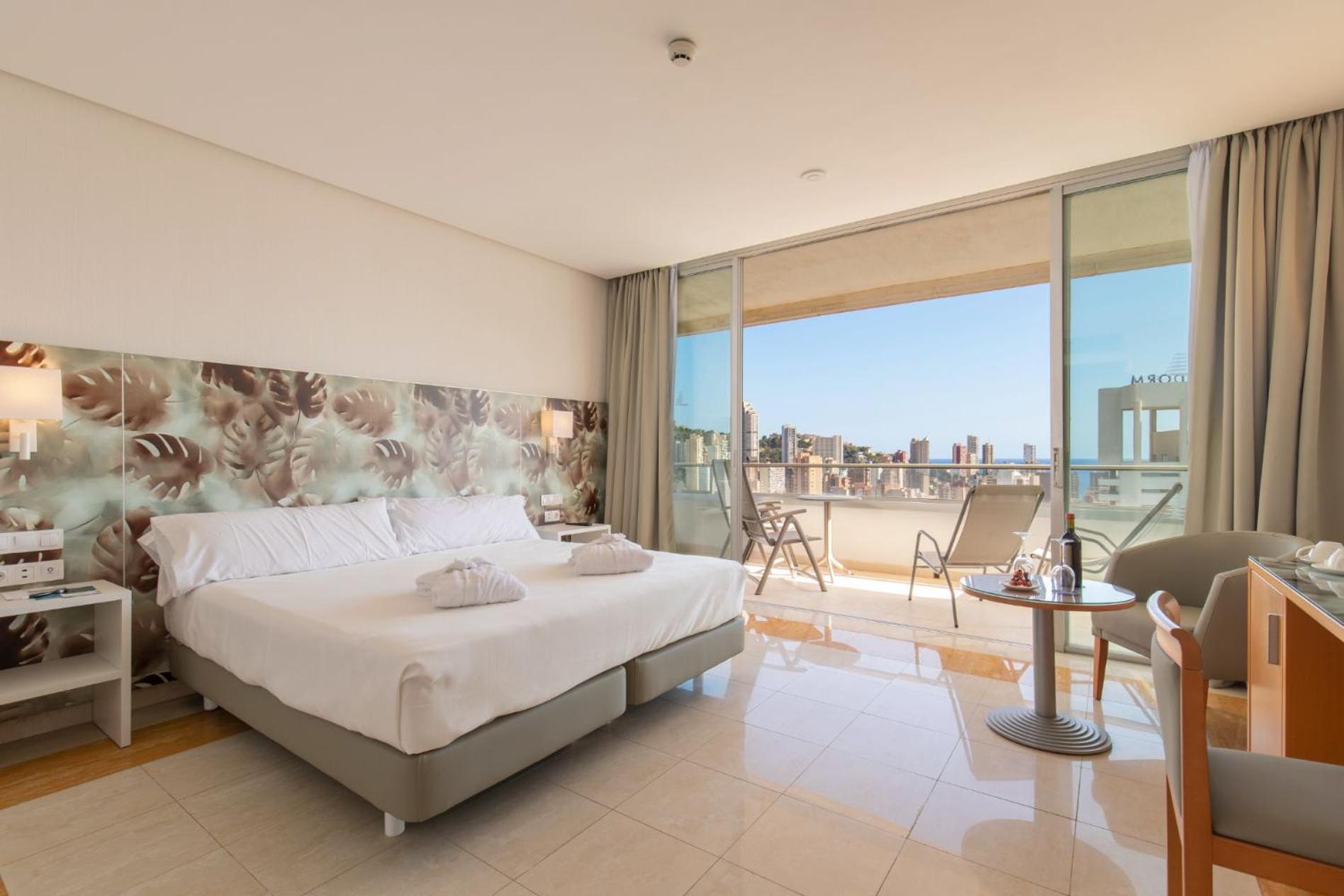 Habitación Doble o con Dos Camas y Balcón (3 Adultos)
