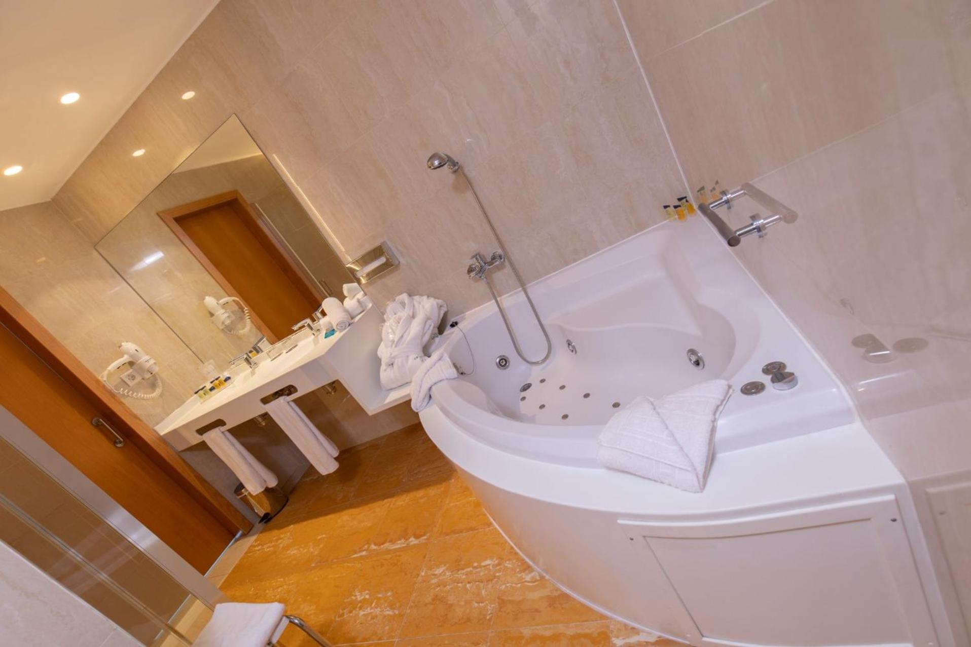 Grand Deluxe Double Room (2 Adultos)