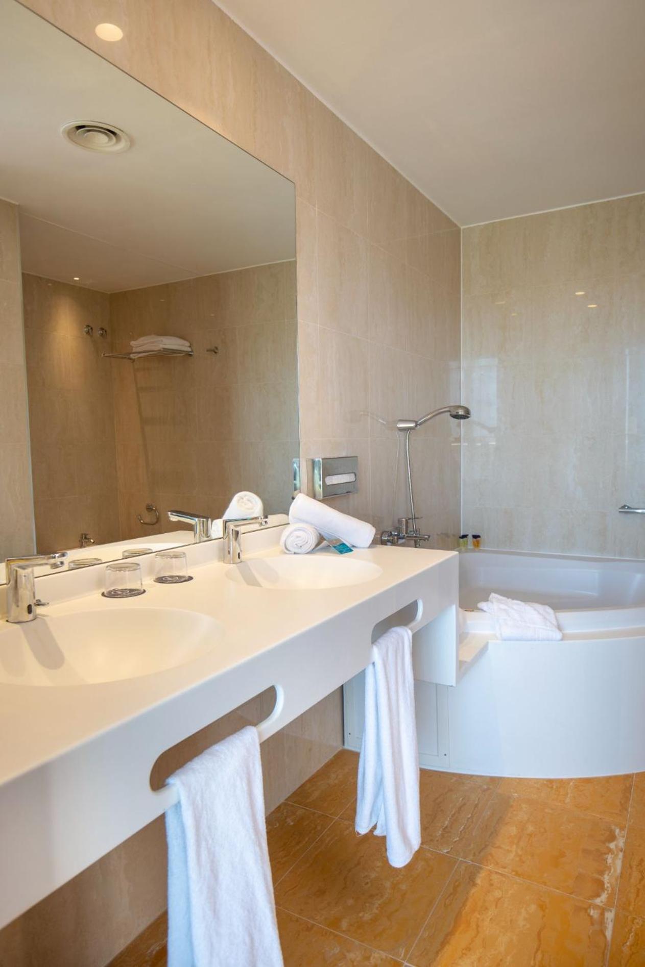 Grand Deluxe Double Room (3 Adultos)