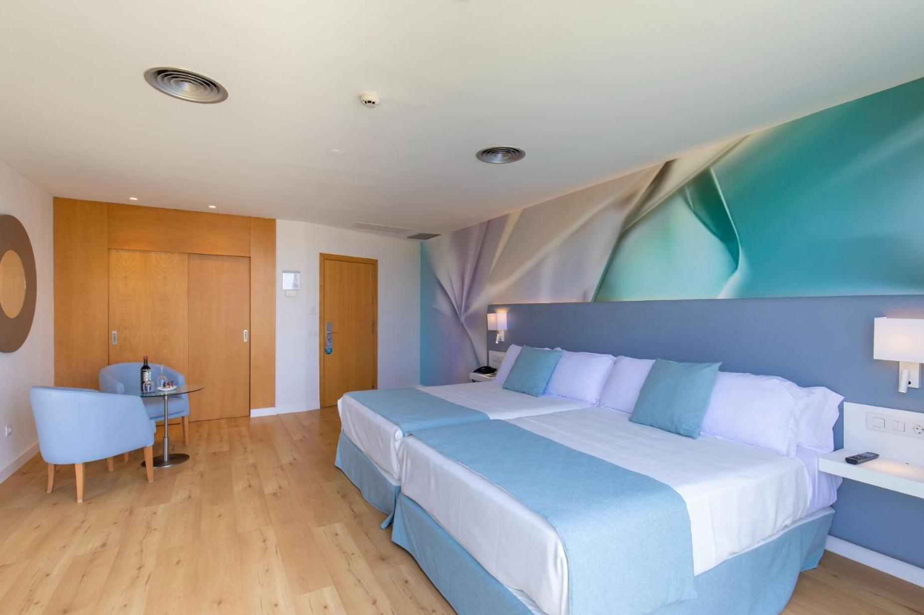 Grand Deluxe Double Room (1 Adult) photo 3
