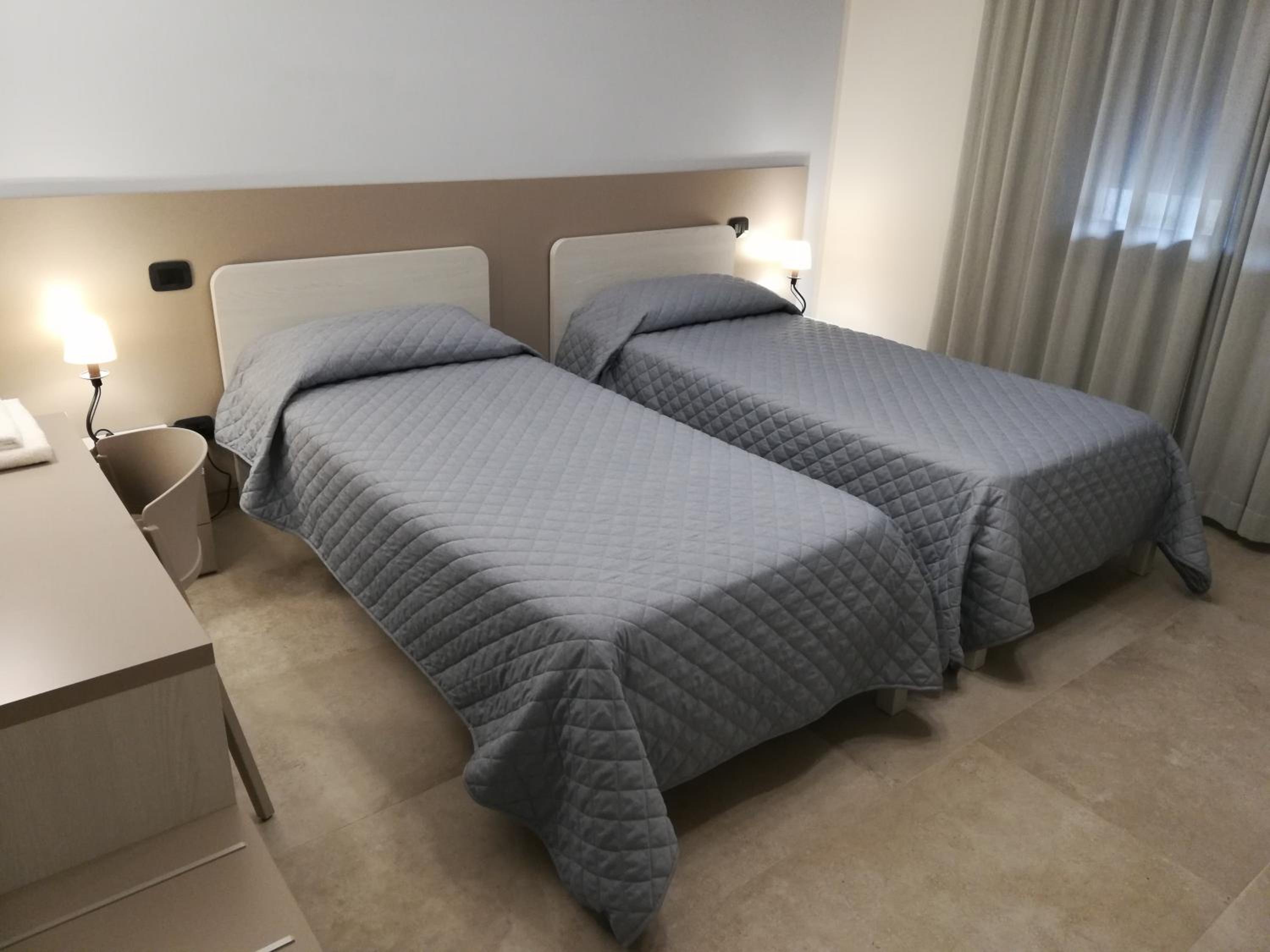Budget Twin Room - Photo 4