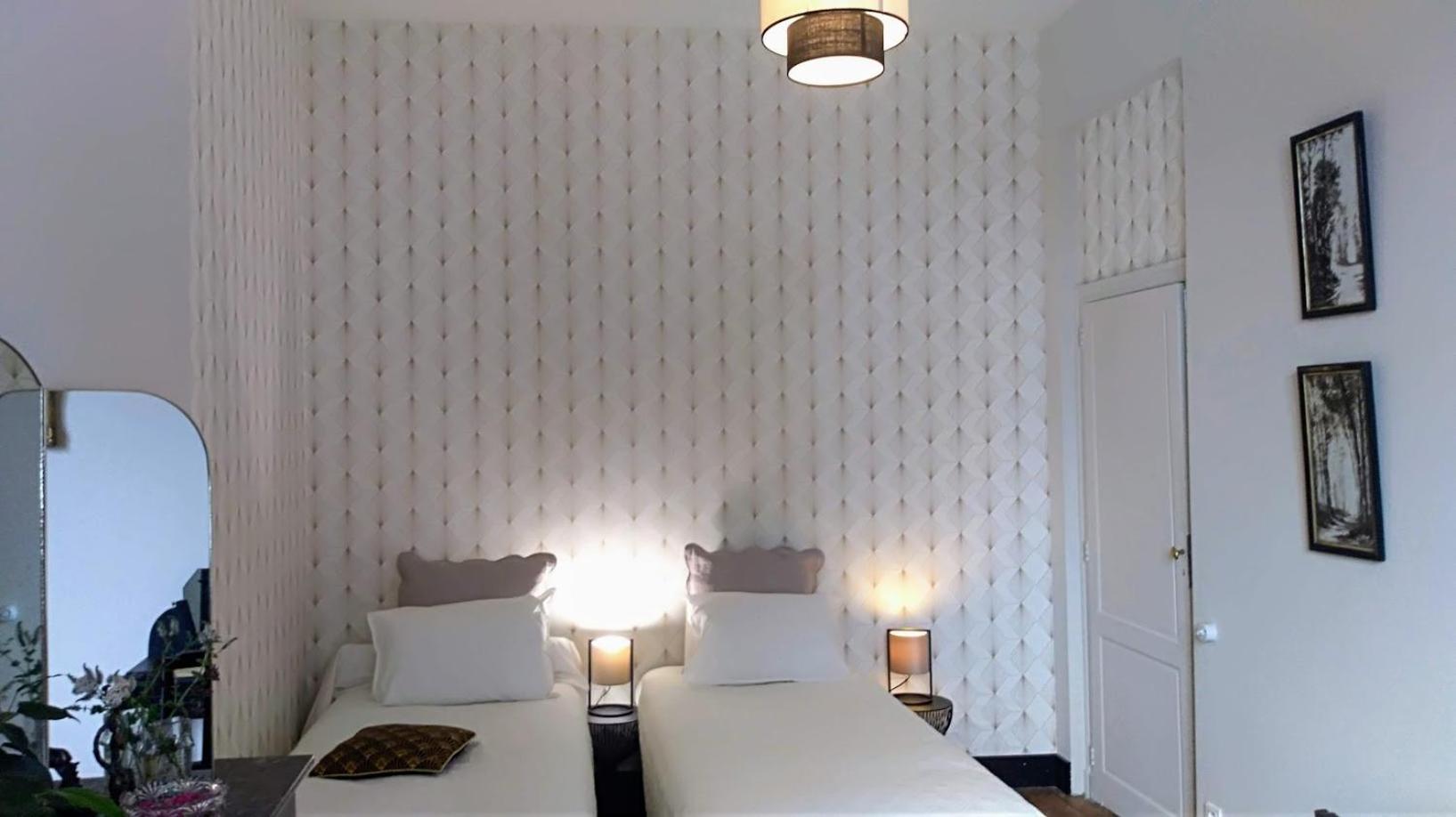 Double or Twin Room with Bathroom - Photo 8