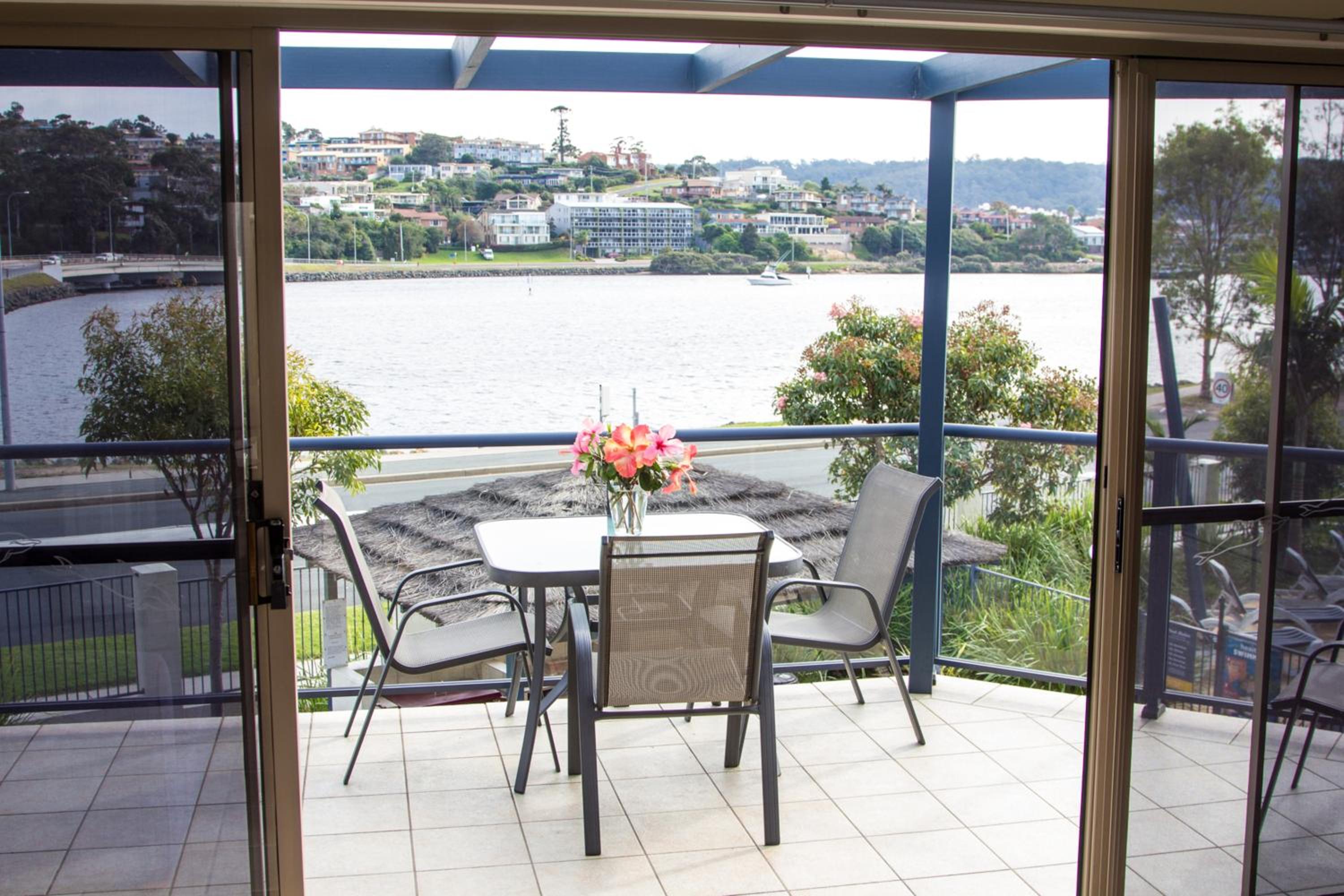 Two-Bedroom Apartment with Lake View photo 2