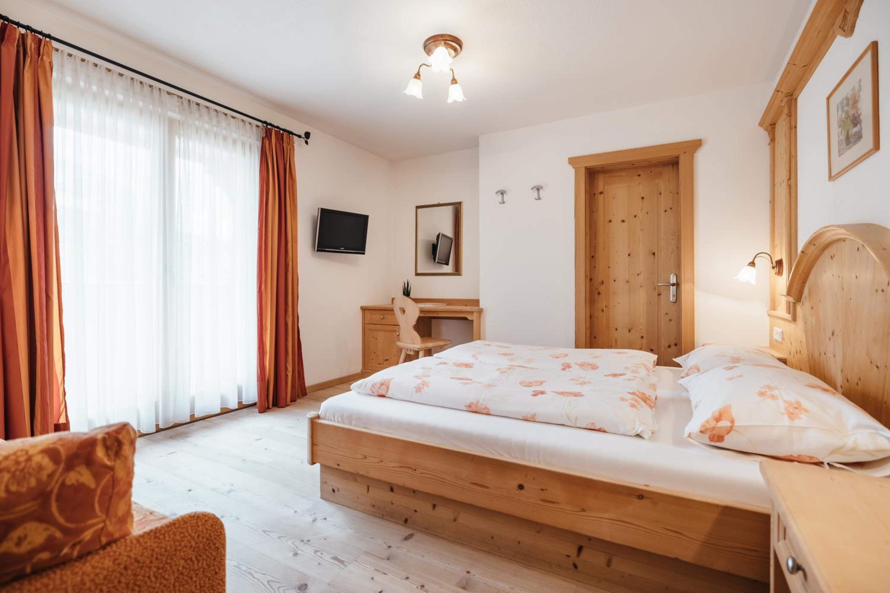 Double Room with Balcony - Photo 9