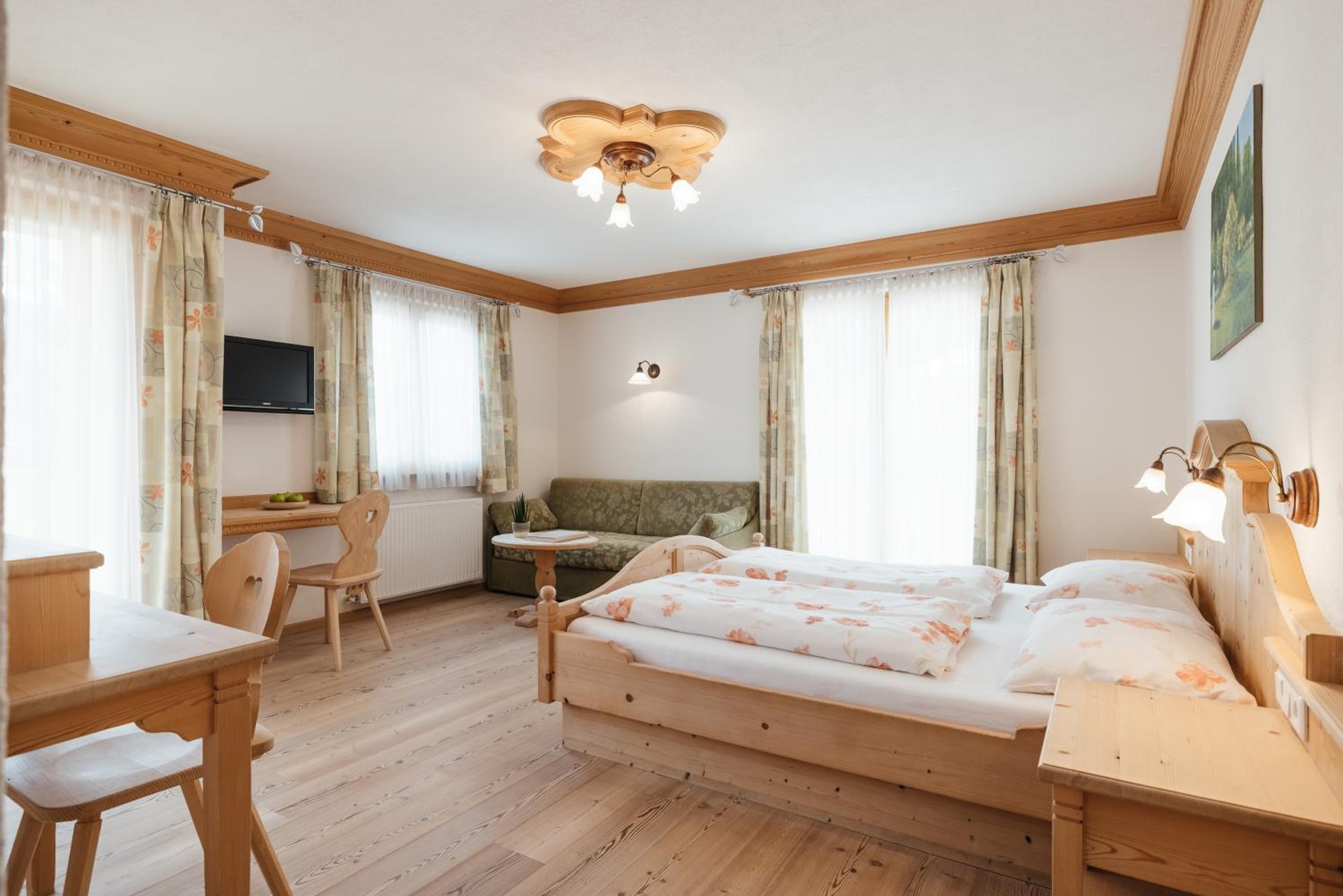 Double Room with Balcony - Photo 10