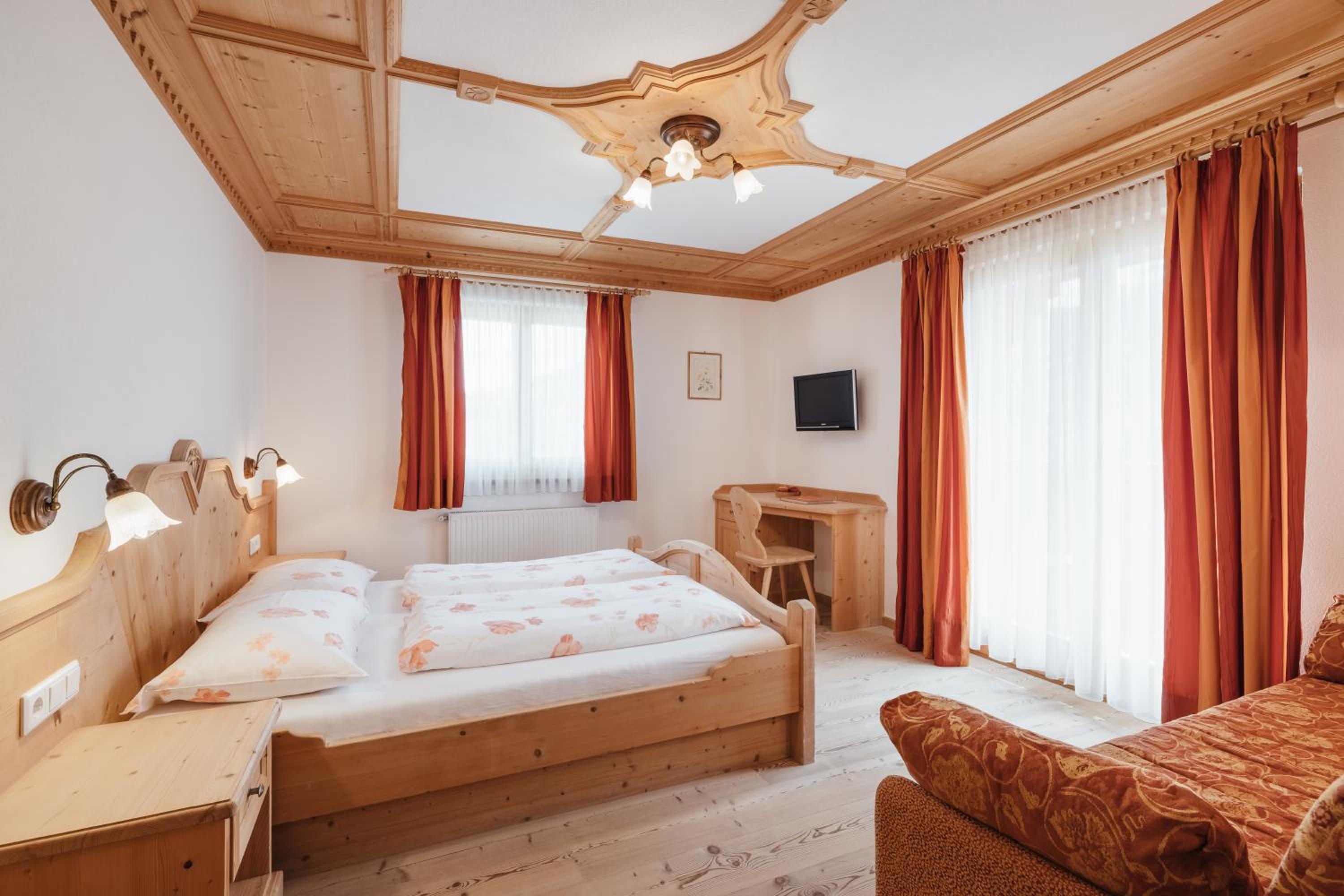 Double Room with Balcony - Photo 1