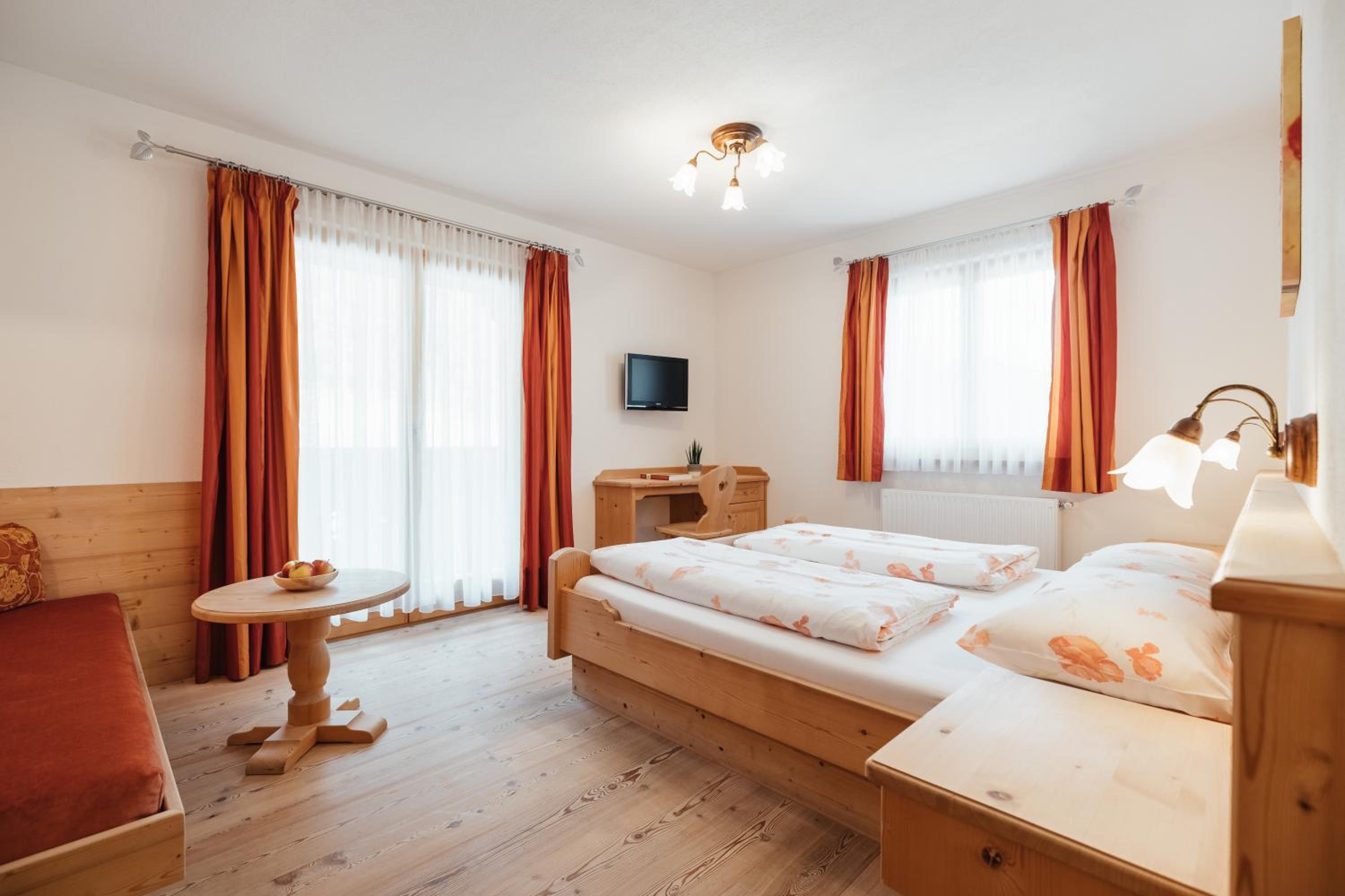Double Room with Balcony - Photo 13