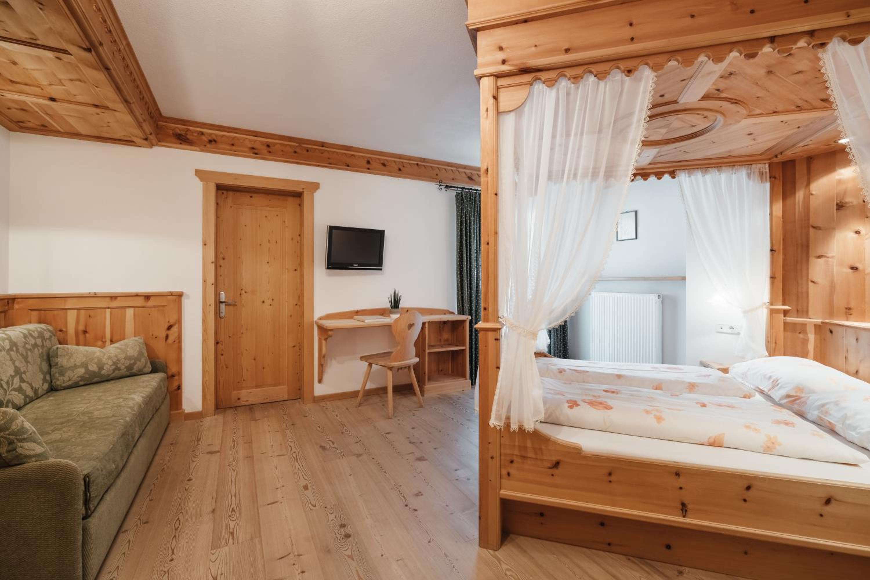 Double Room with Balcony - Photo 5