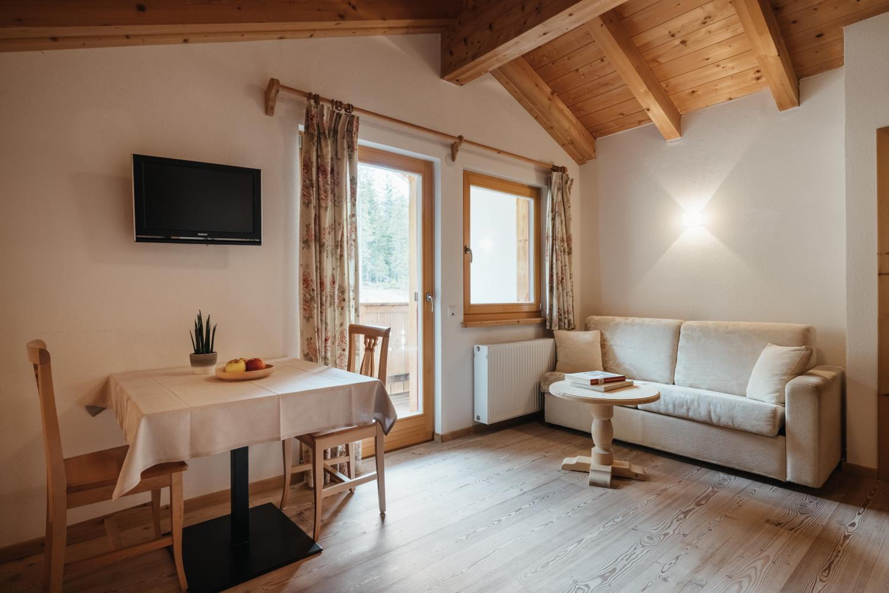 Studio with Balcony (3 Adults)  - Photo 8