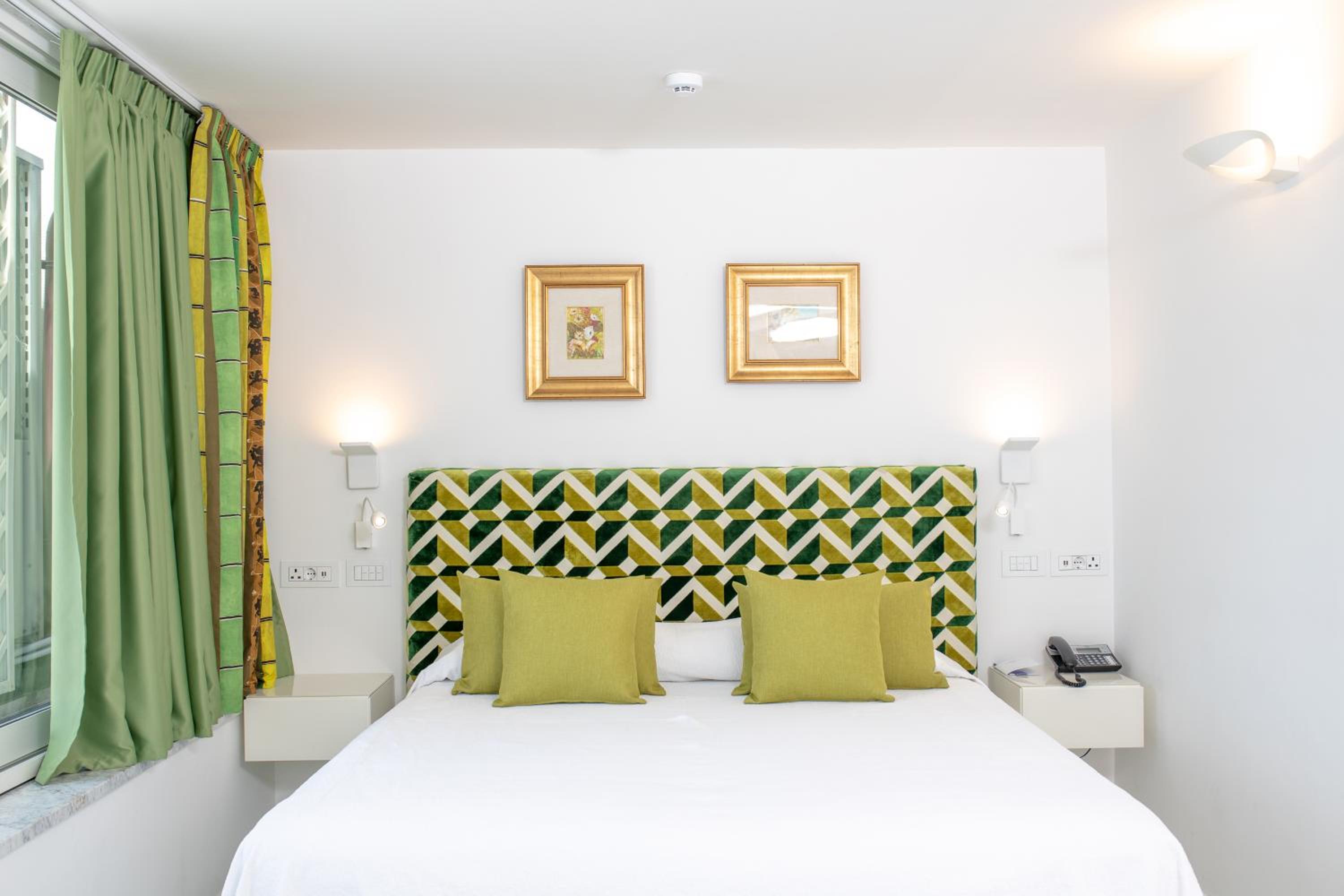 Double Room with Sea View - Photo 4