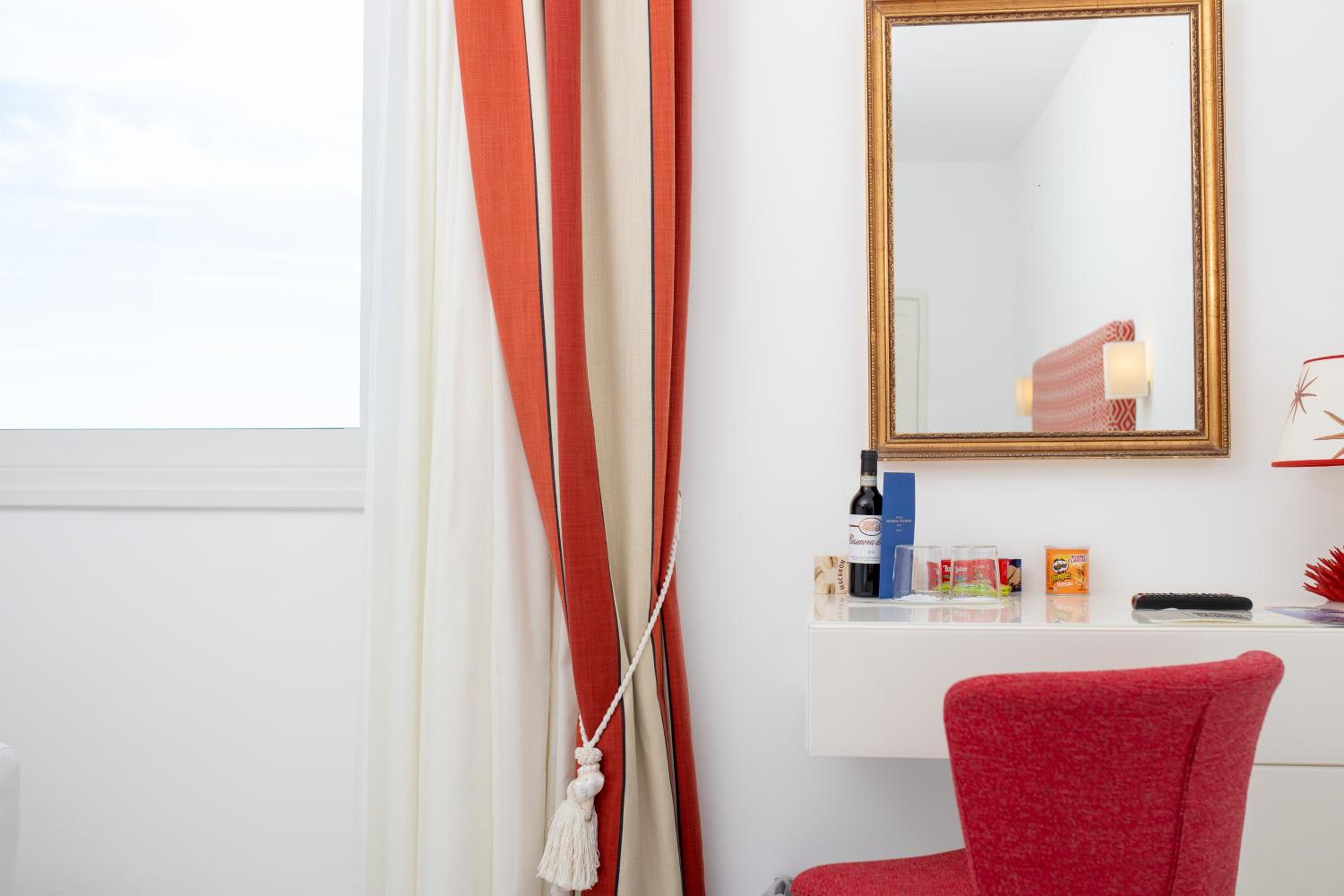 Double Room with Sea View - Photo 6