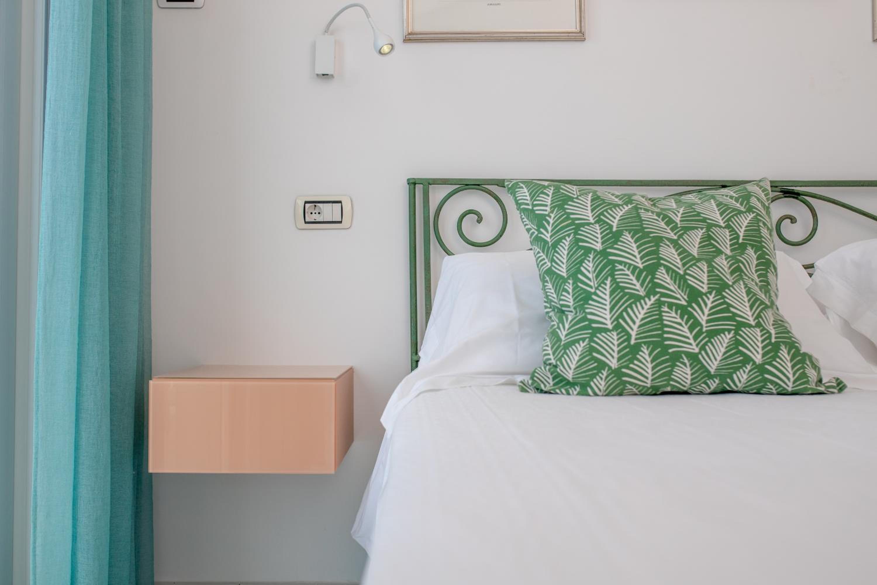 Double Room with Sea View - Photo 5