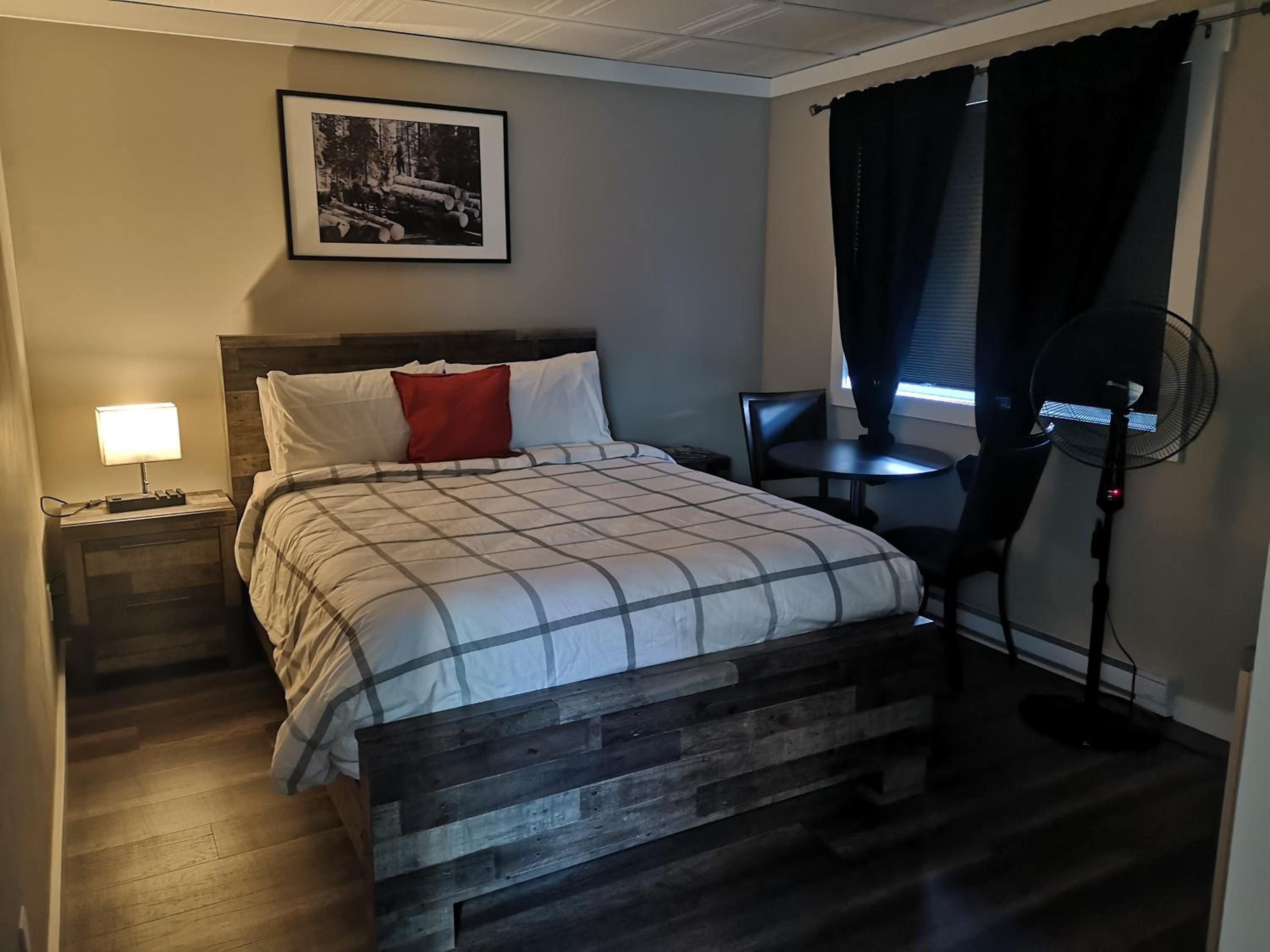 Queen Room photo 1