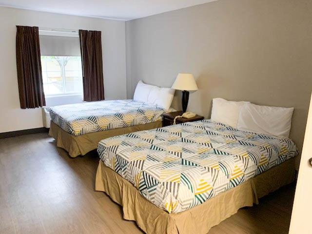 Deluxe Queen Room with Two Queen Beds - Non-Smoking - Photo 8