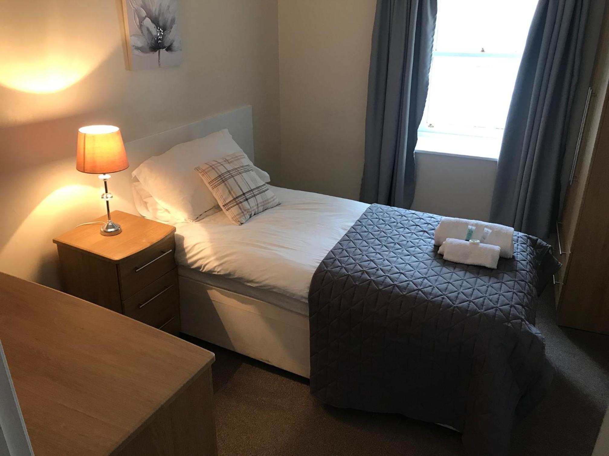 Triple Room with Bathroom - Photo 1