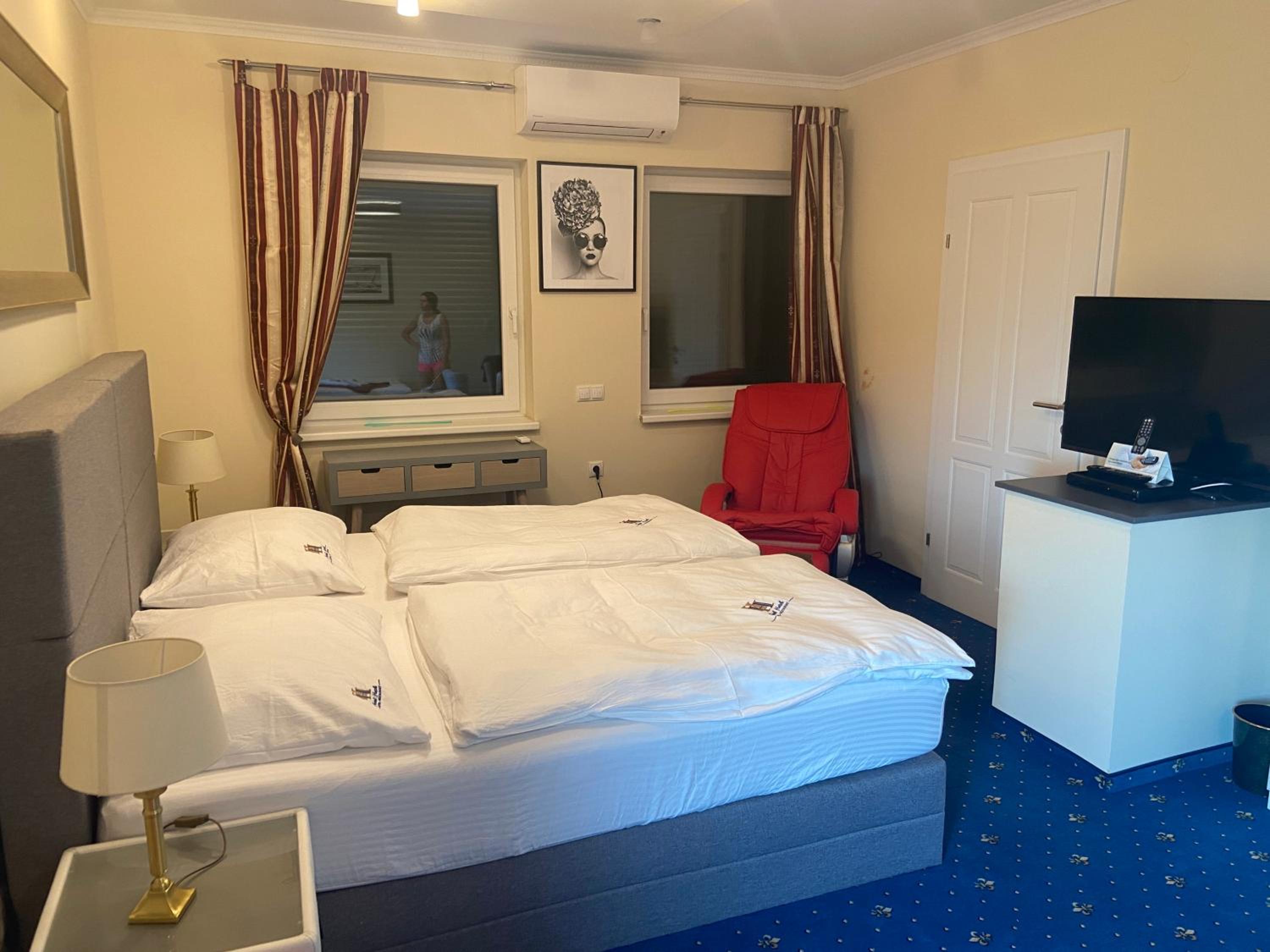 Deluxe Family Room - Photo 12