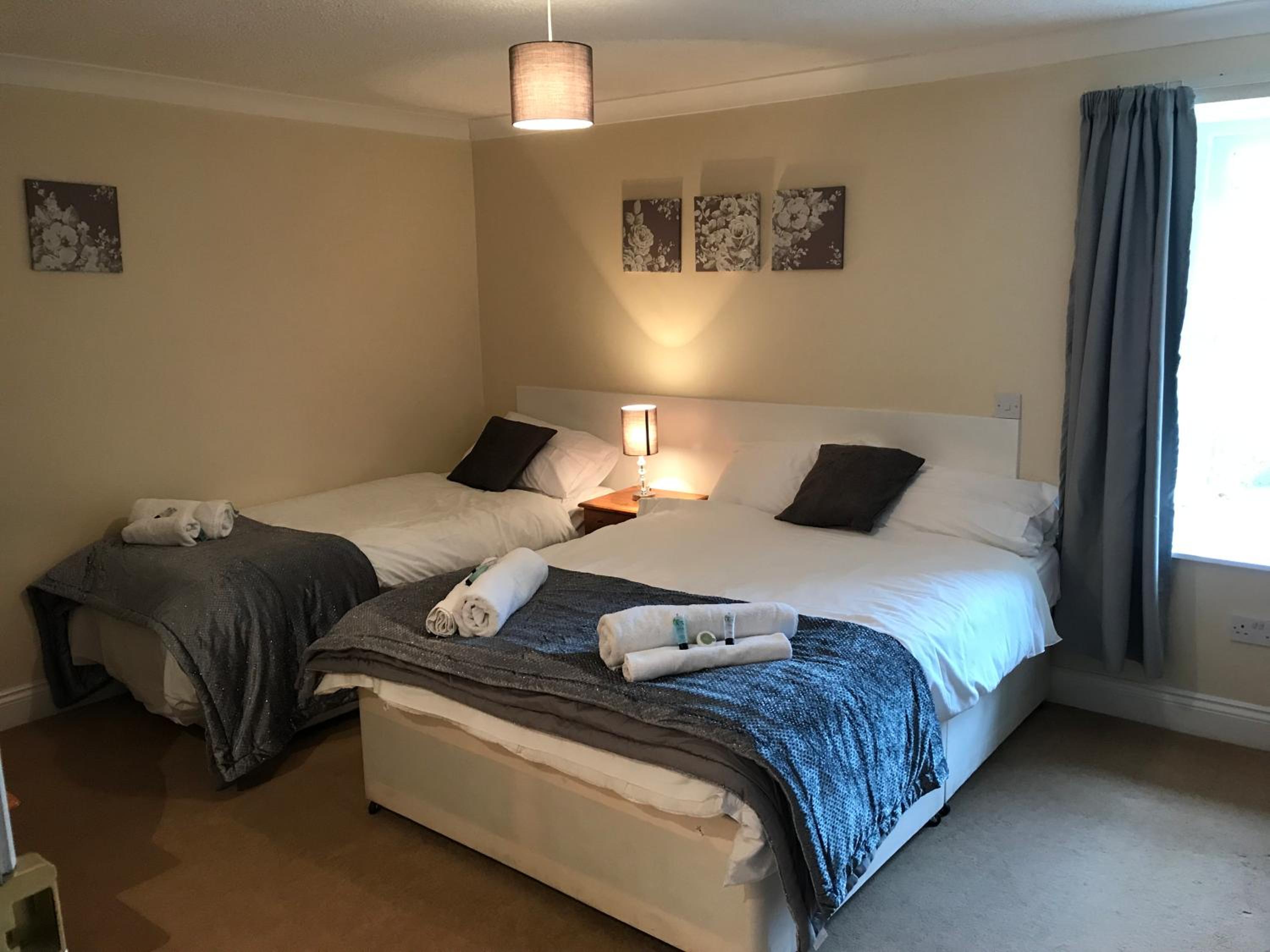 Double or Twin Room with Bathroom - Photo 1