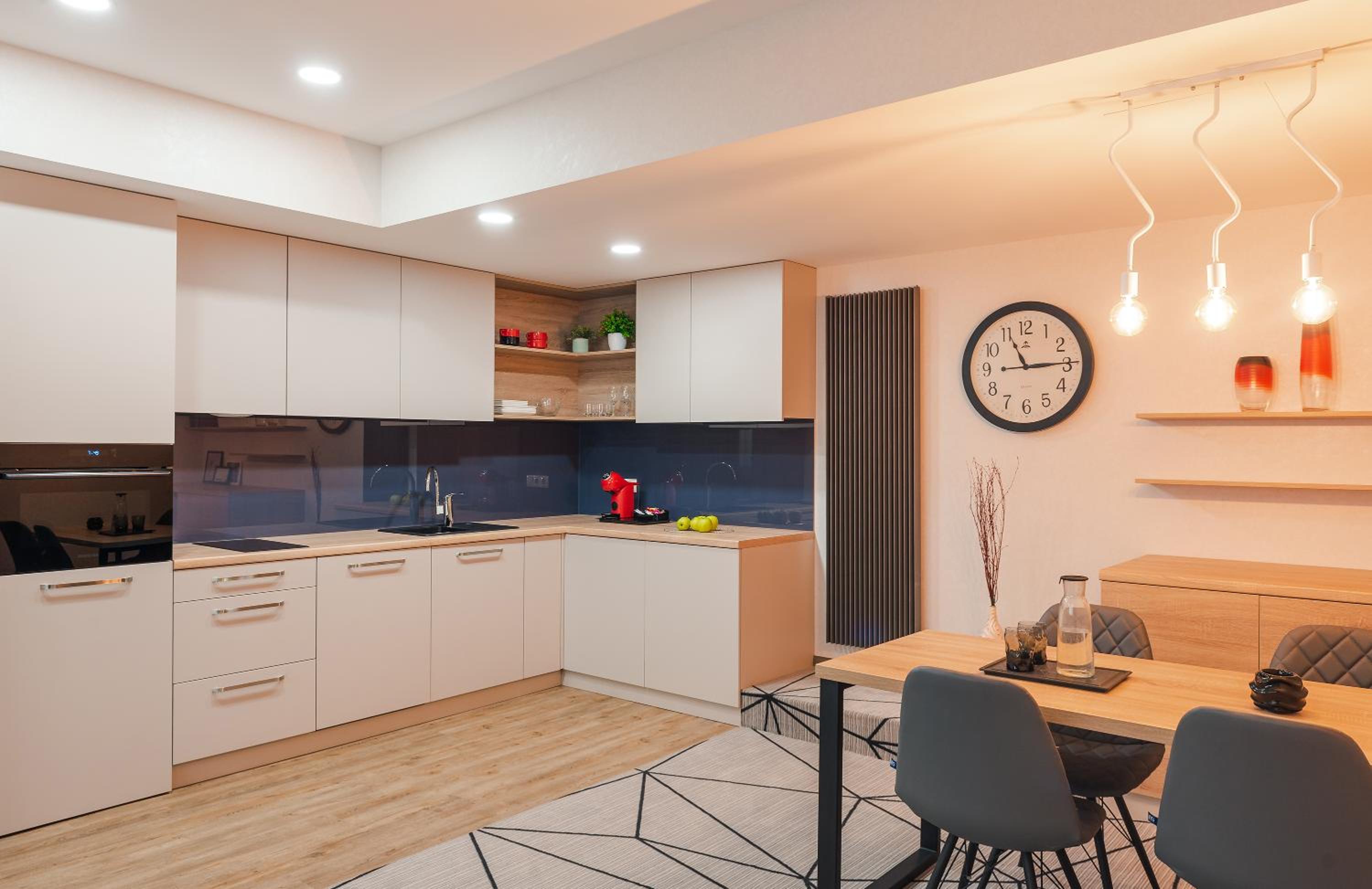 Apartment with Terrace - Photo 6