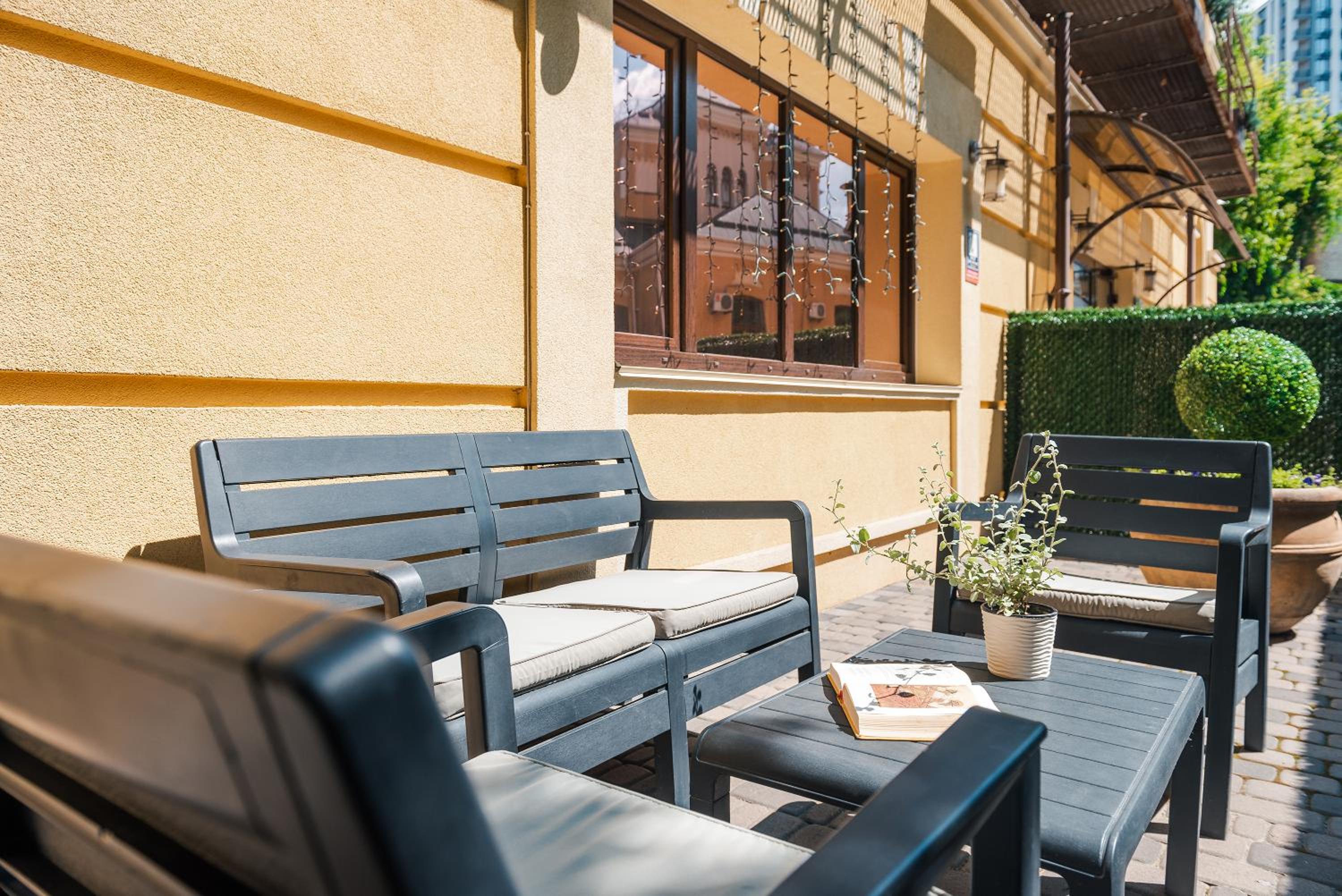 Apartment with Terrace - Photo 11