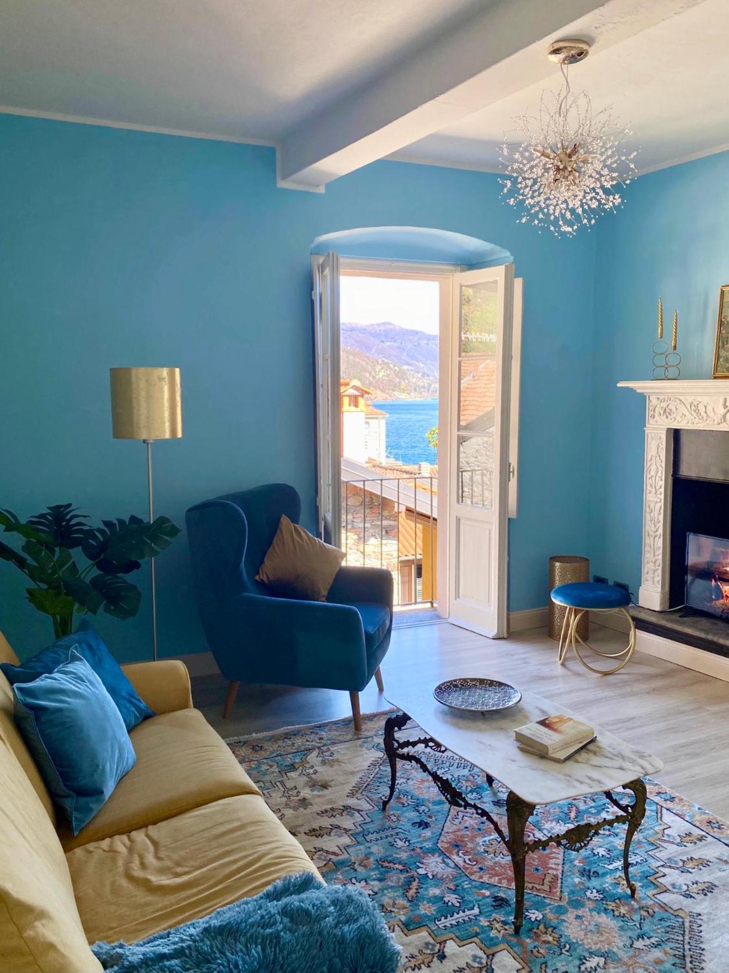 Apartment with Lake View