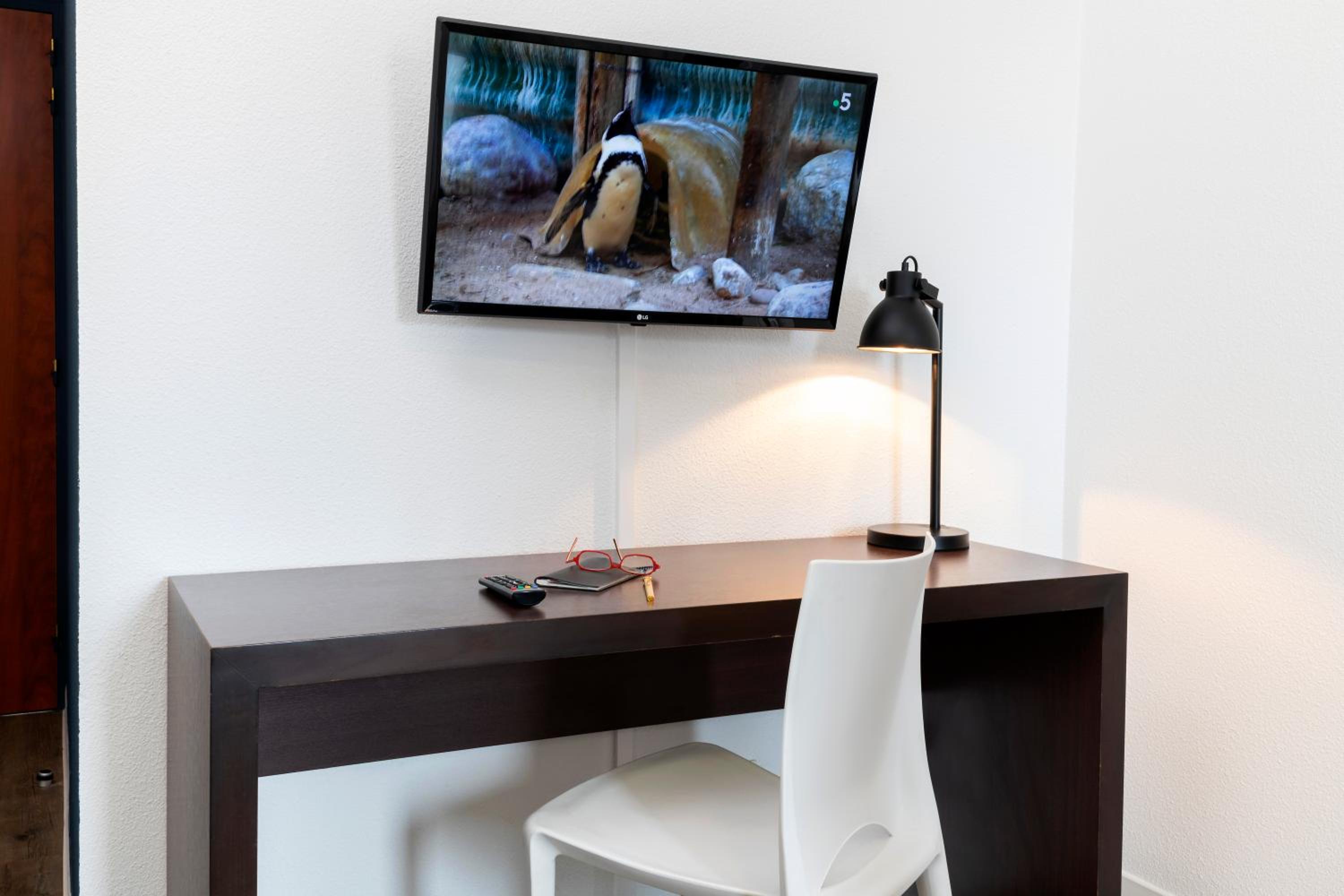 Business Suite - Photo 9