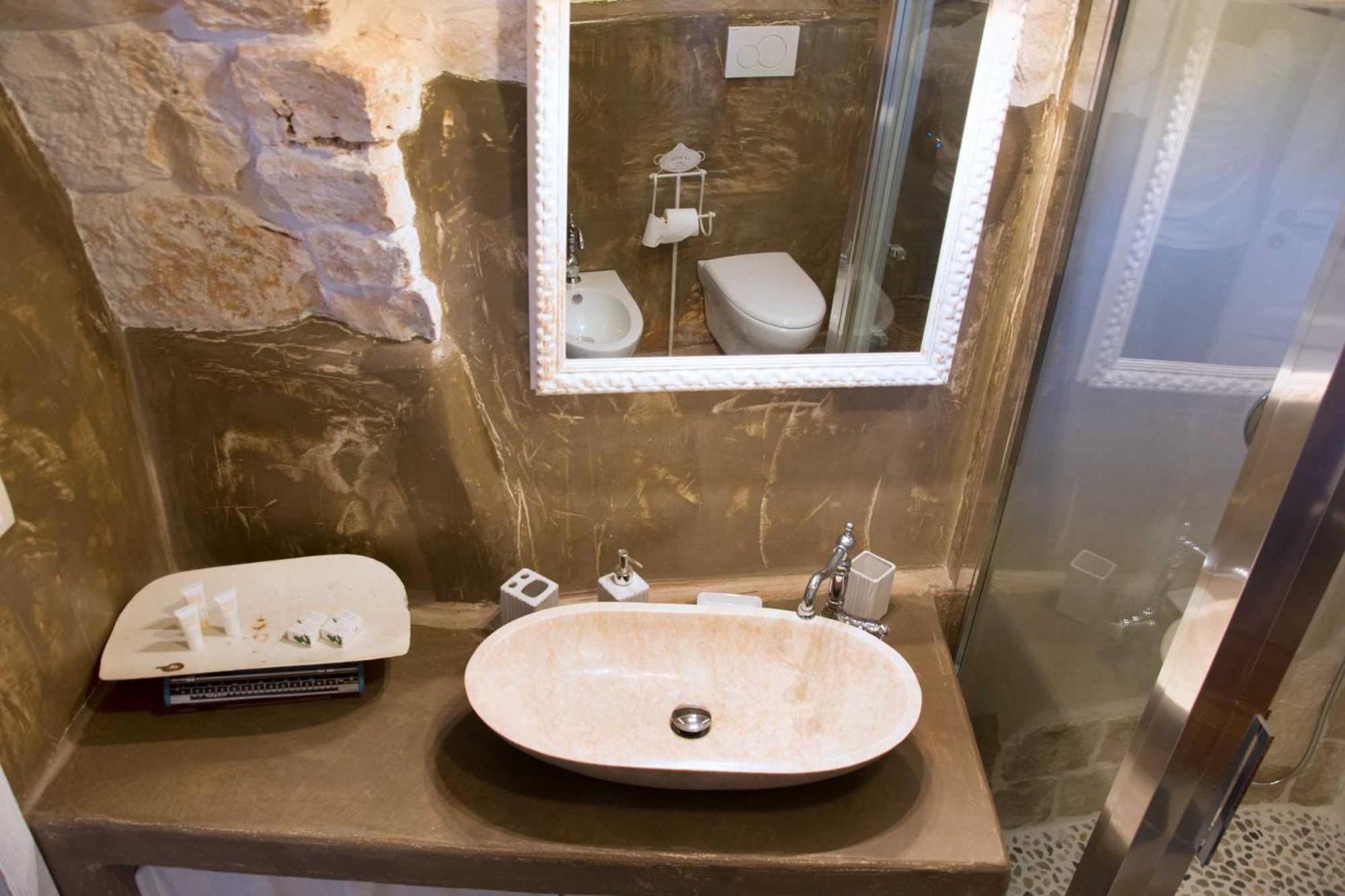 Two-Bedroom House - Photo 17