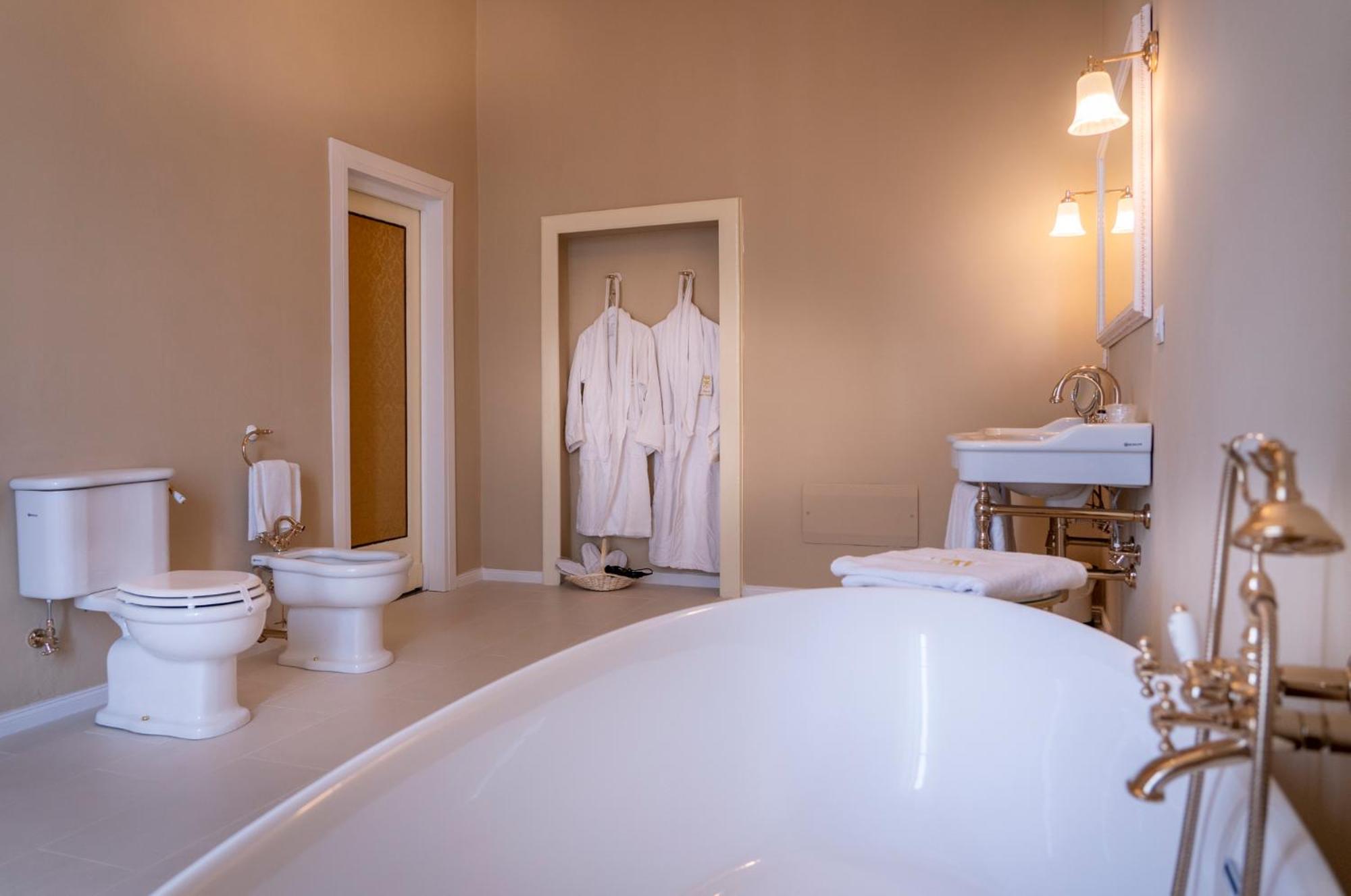Deluxe Double or Twin Room photo 2