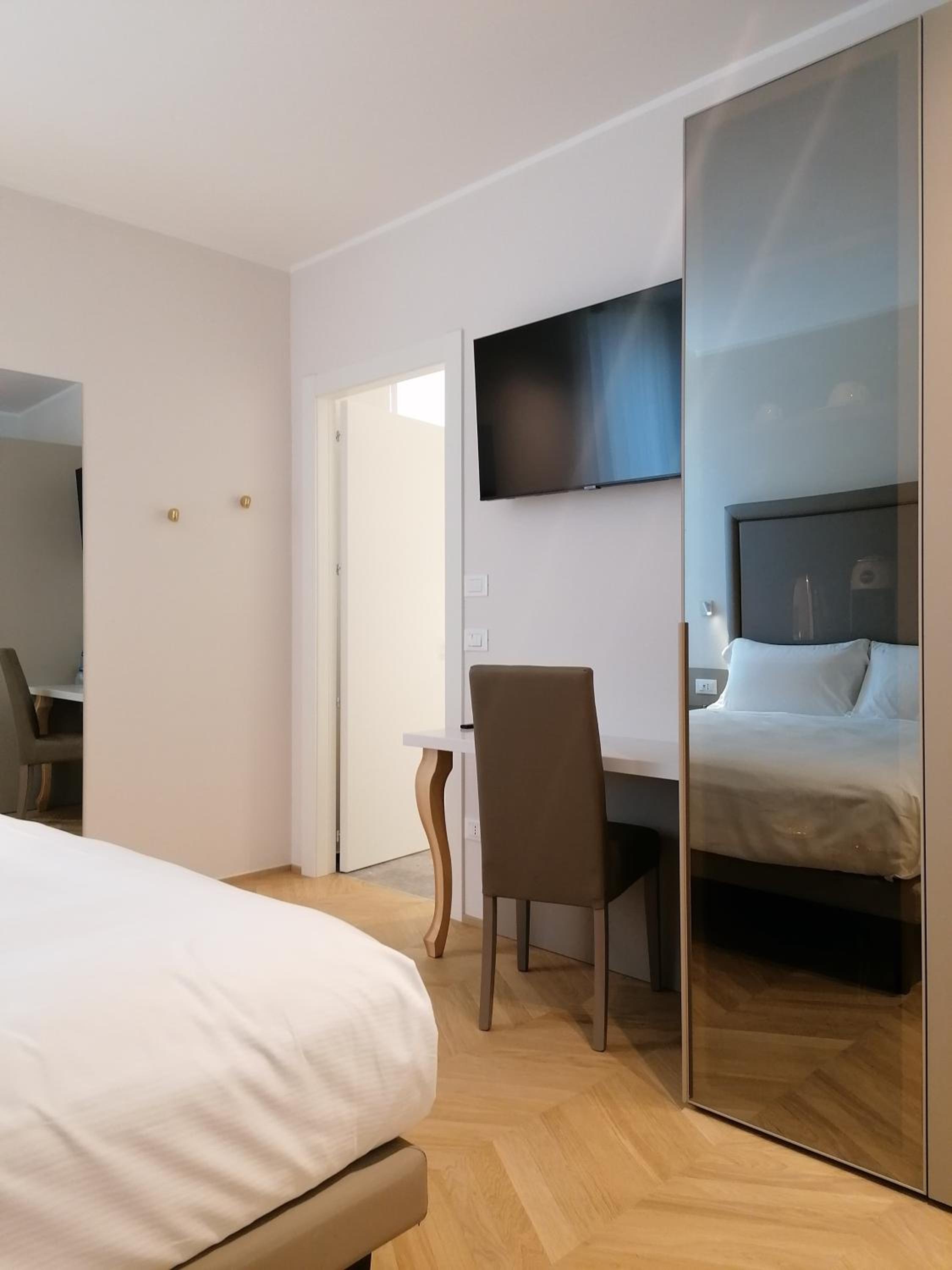 Double Room - Photo 8