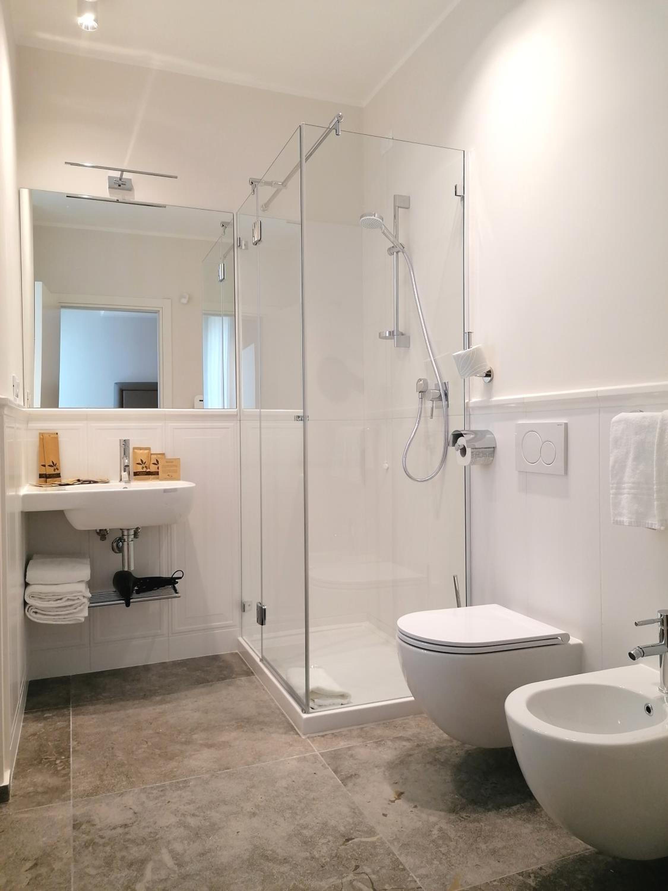 Double Room - Photo 15