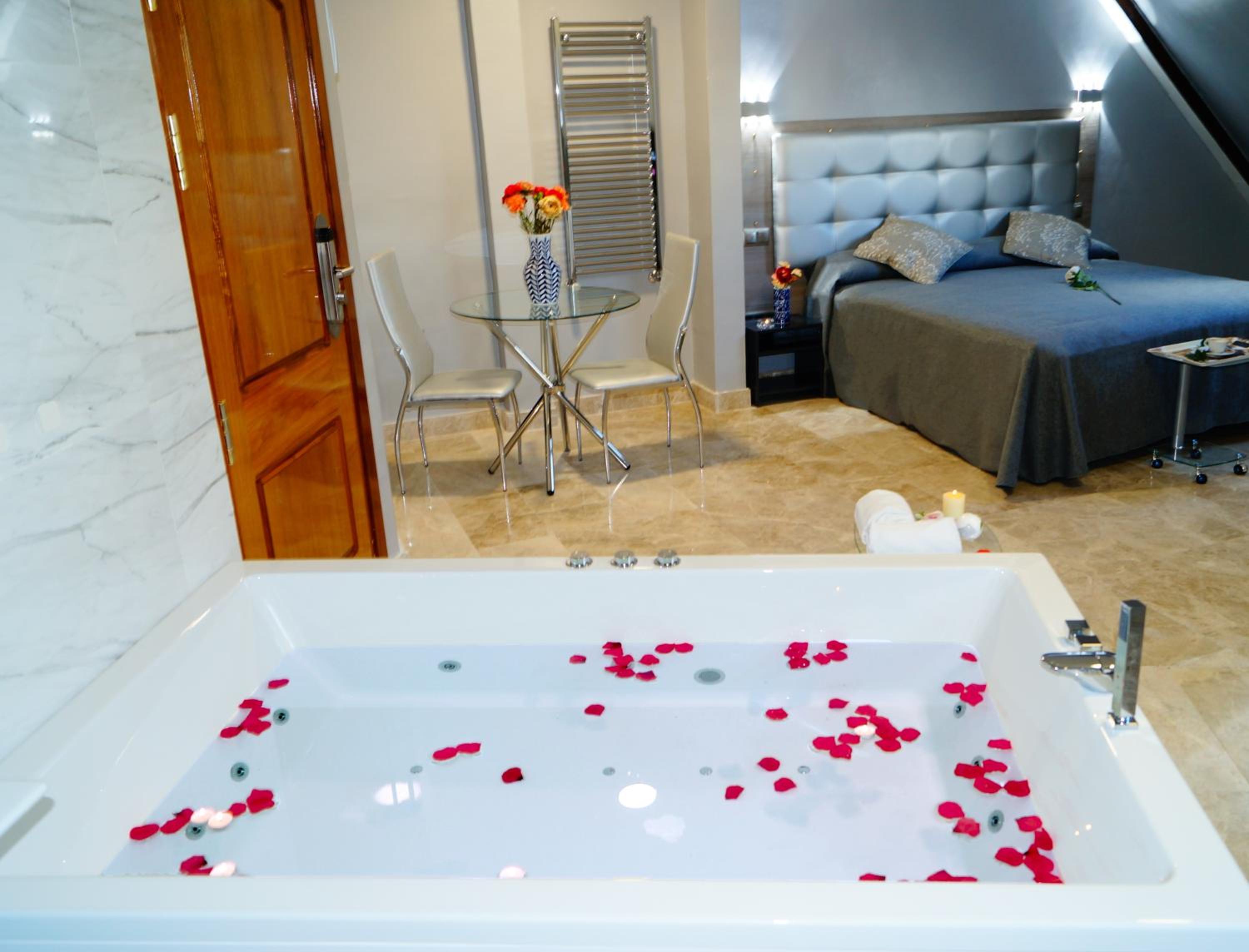 Queen Room with Spa Bath photo 2
