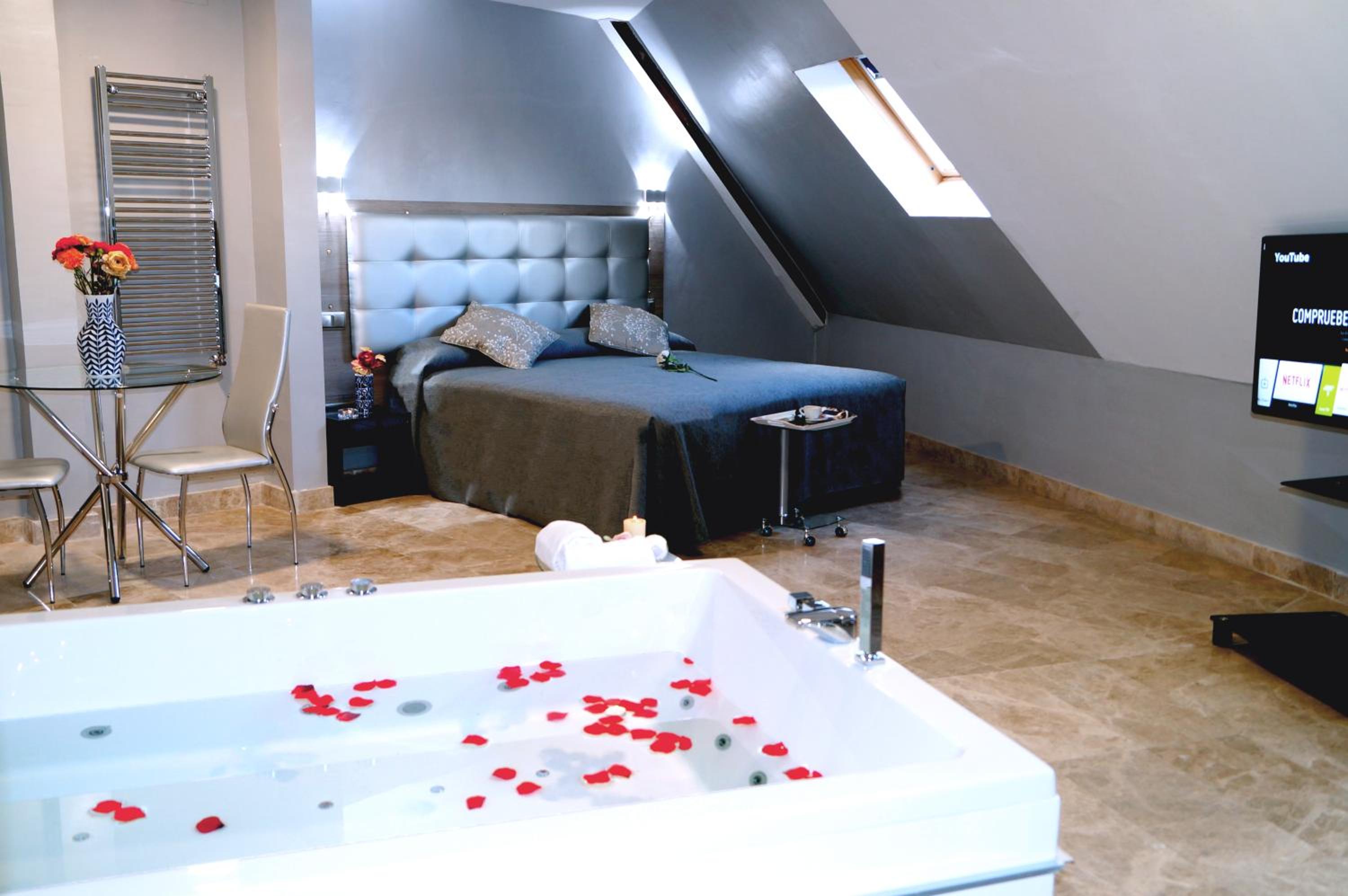 Queen Room with Spa Bath photo 3