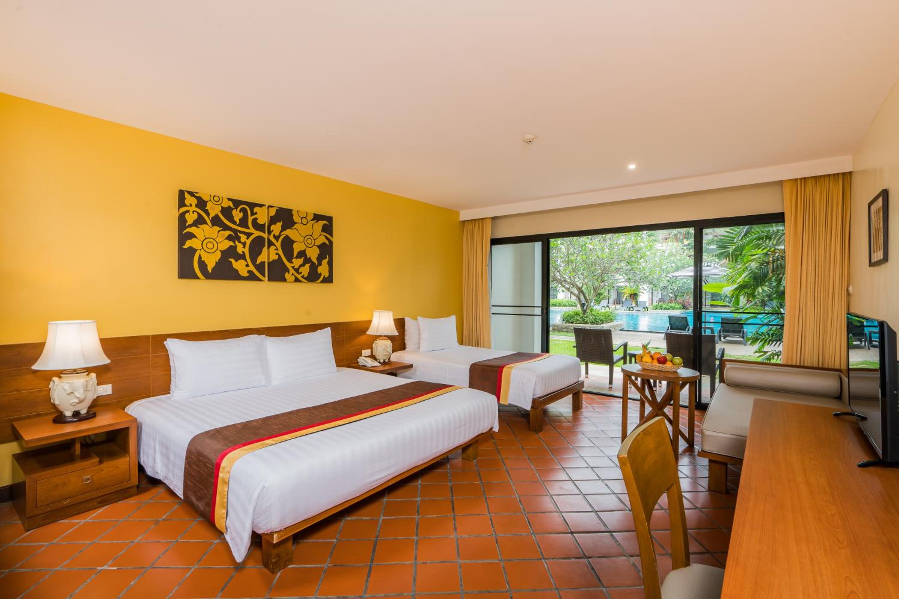 Triple Room with Pool View photo 1