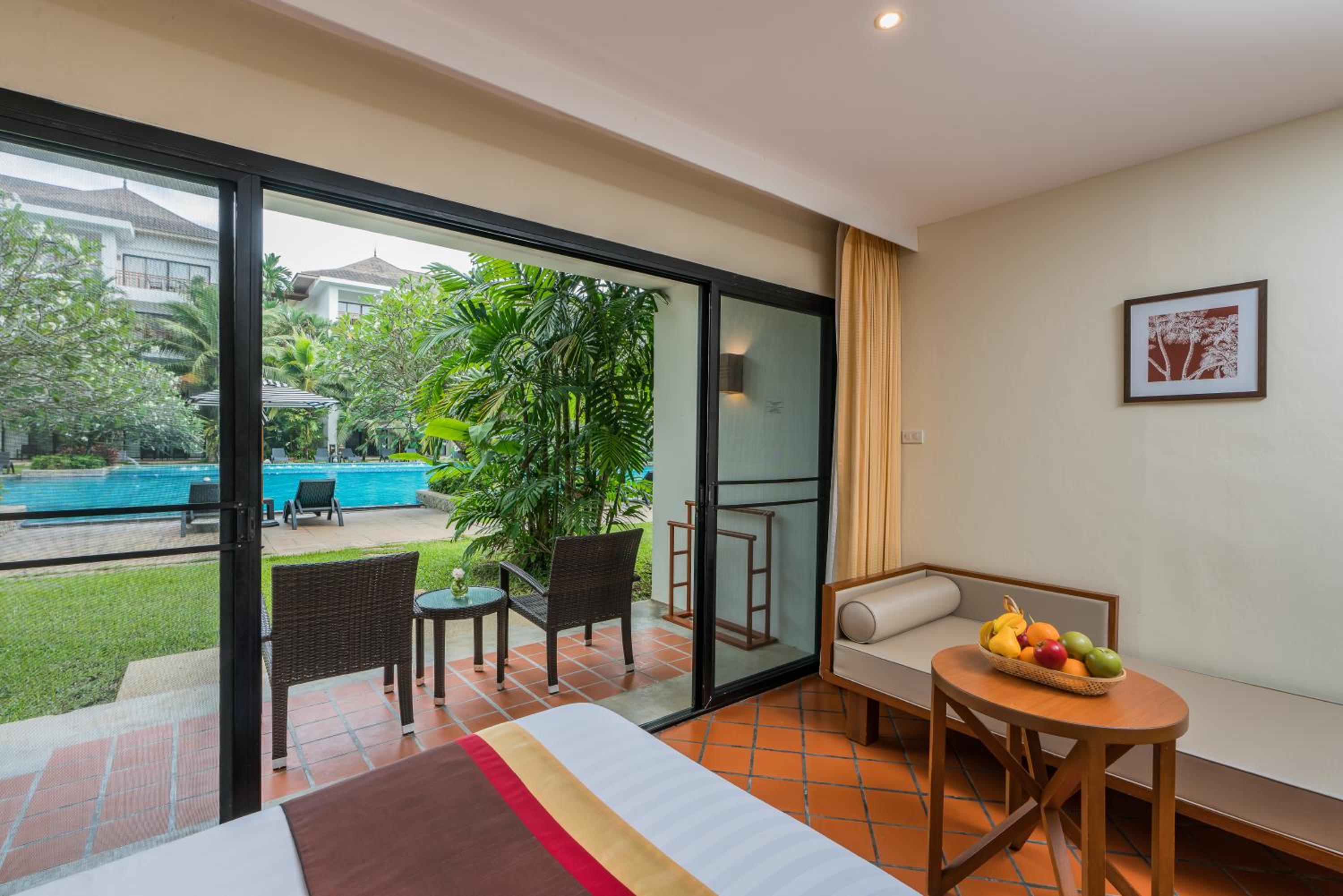 Triple Room with Pool View photo 2