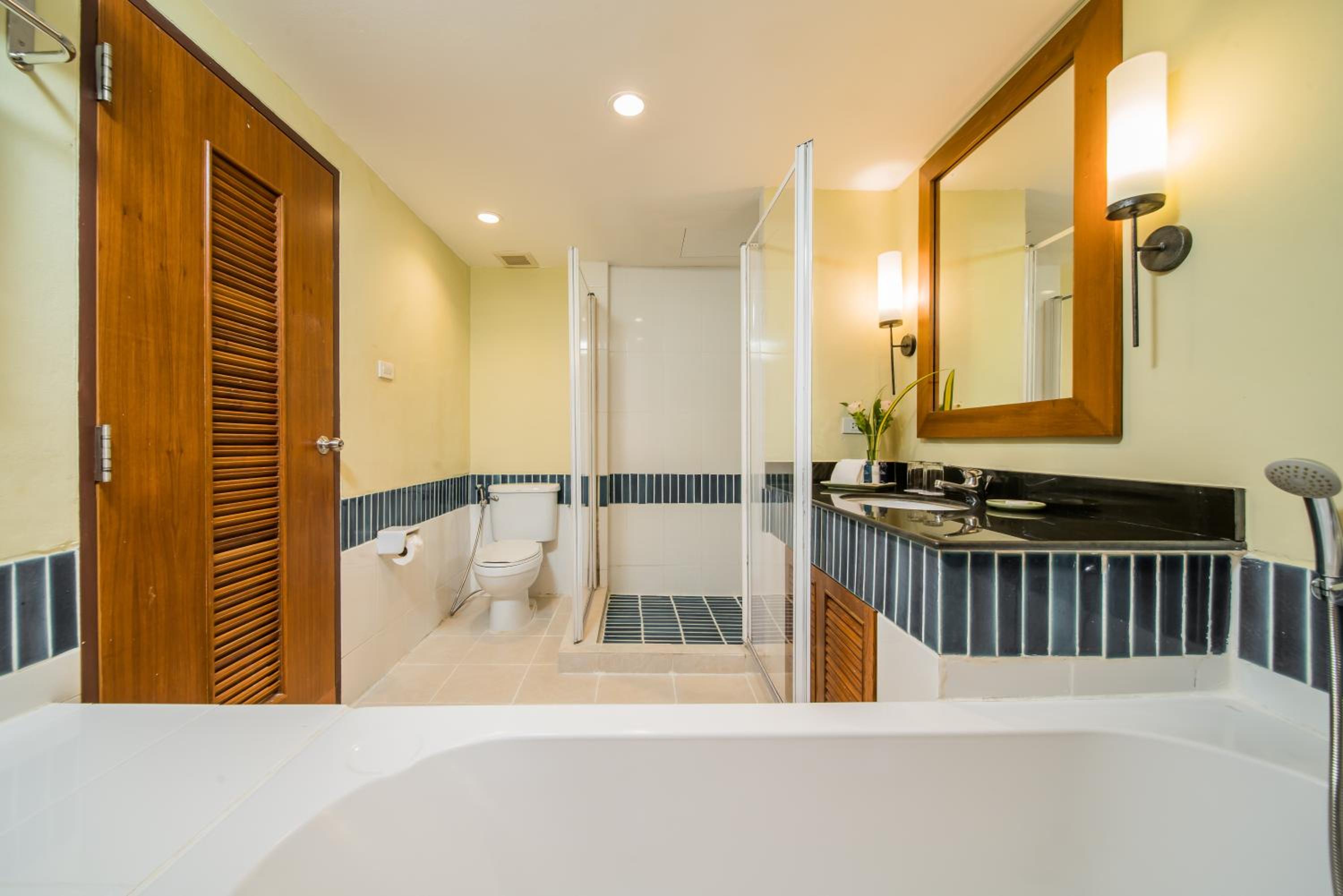 Superior Double or Twin Room with Pool View - Photo 3