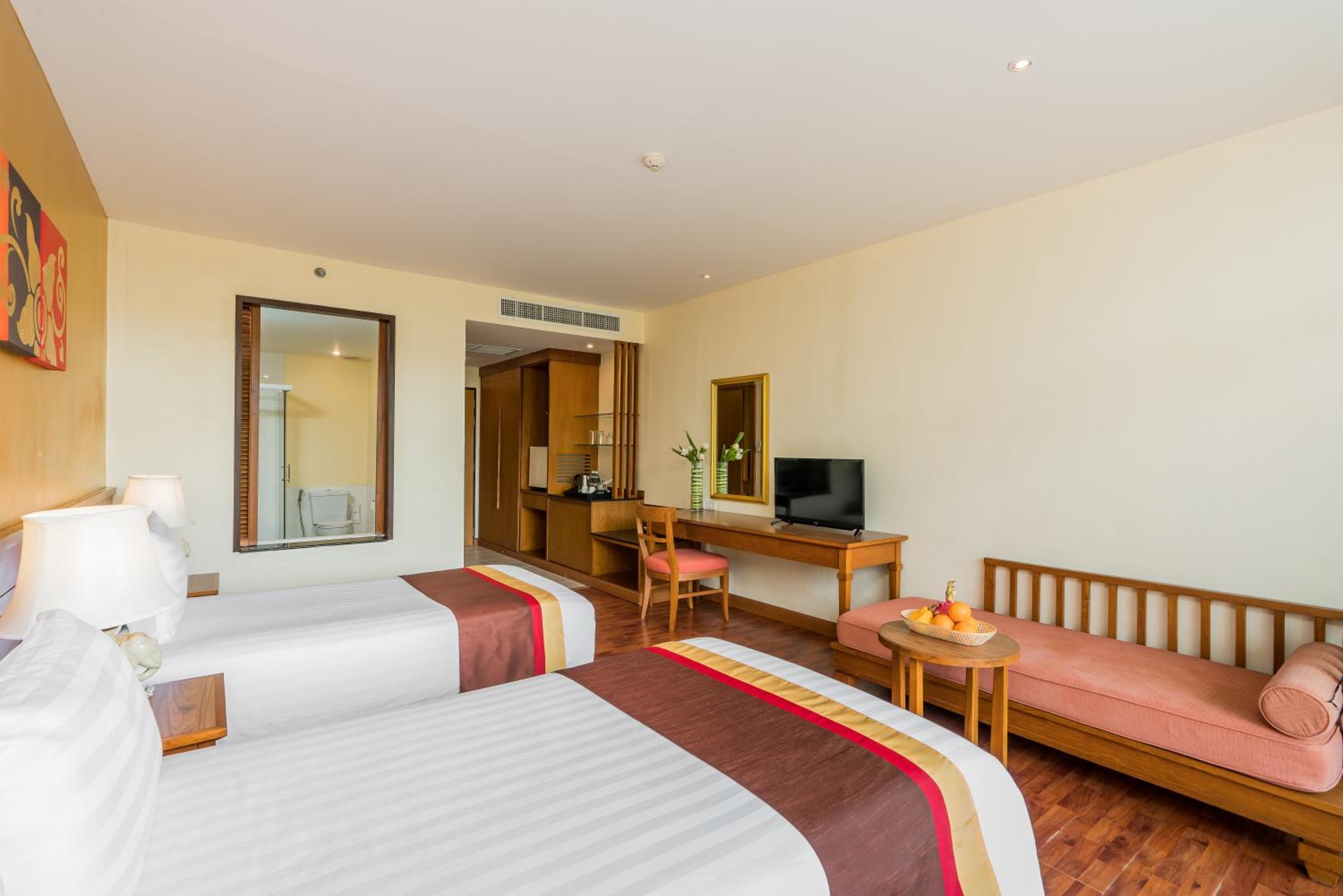 Deluxe Double or Twin Room with Pool View photo 3