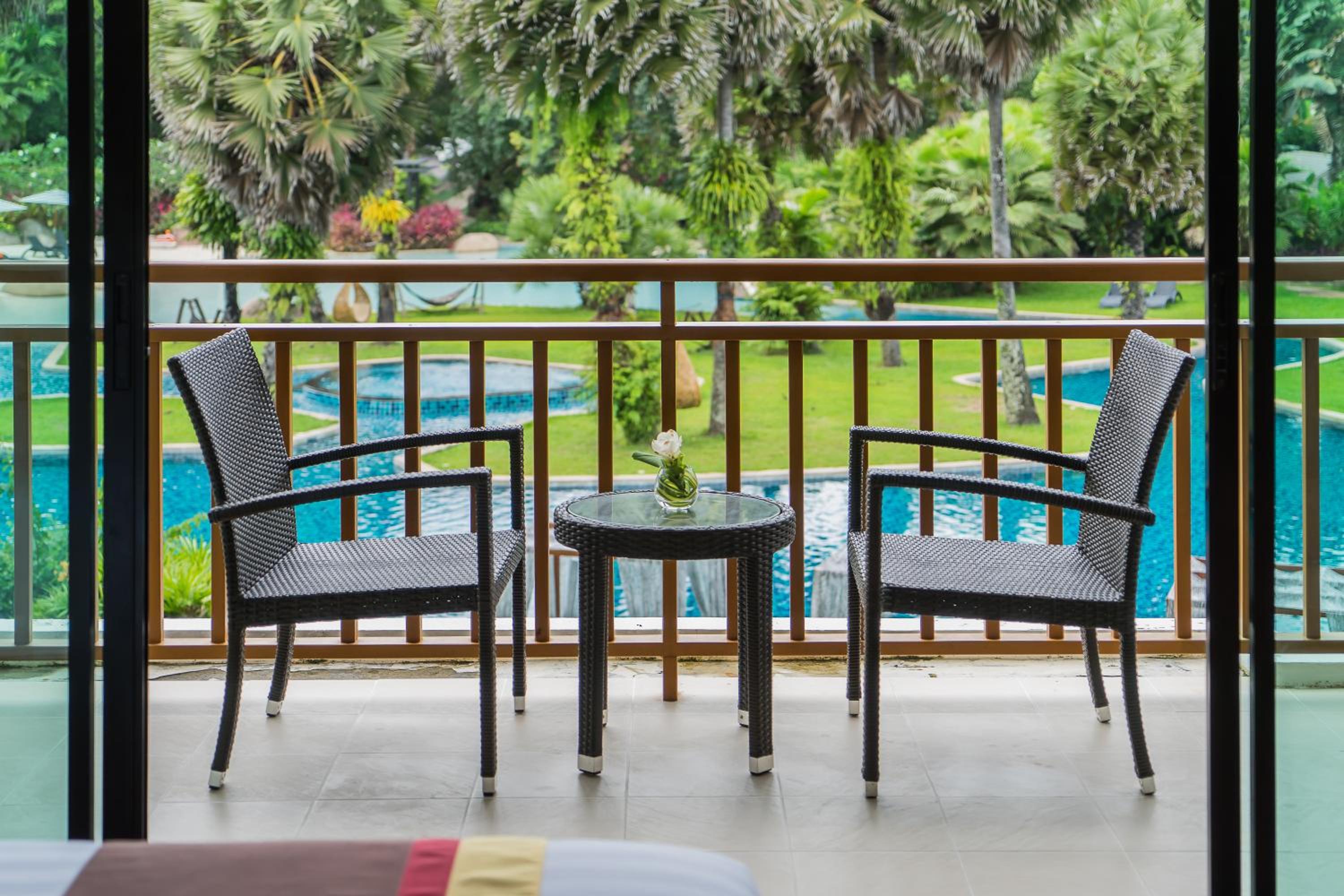Deluxe Double or Twin Room with Pool View photo 2