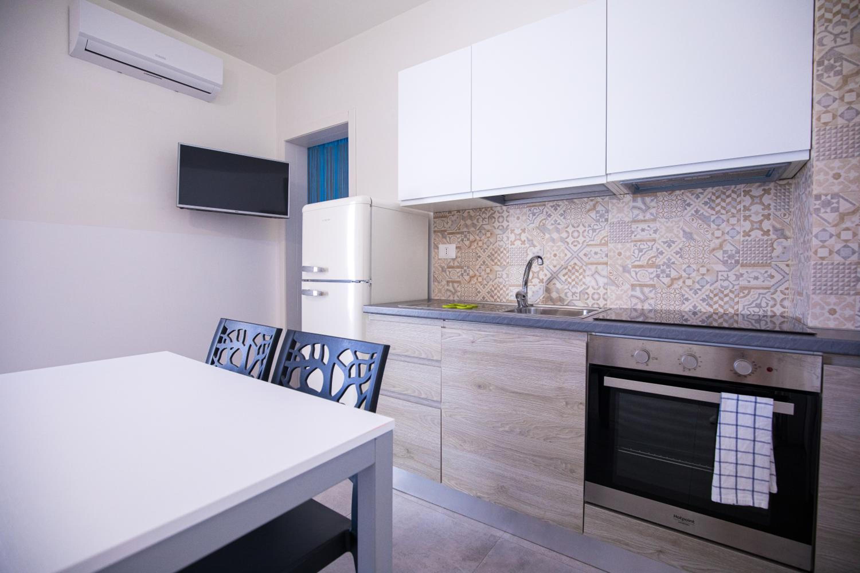Two-Bedroom Apartment - Photo 7