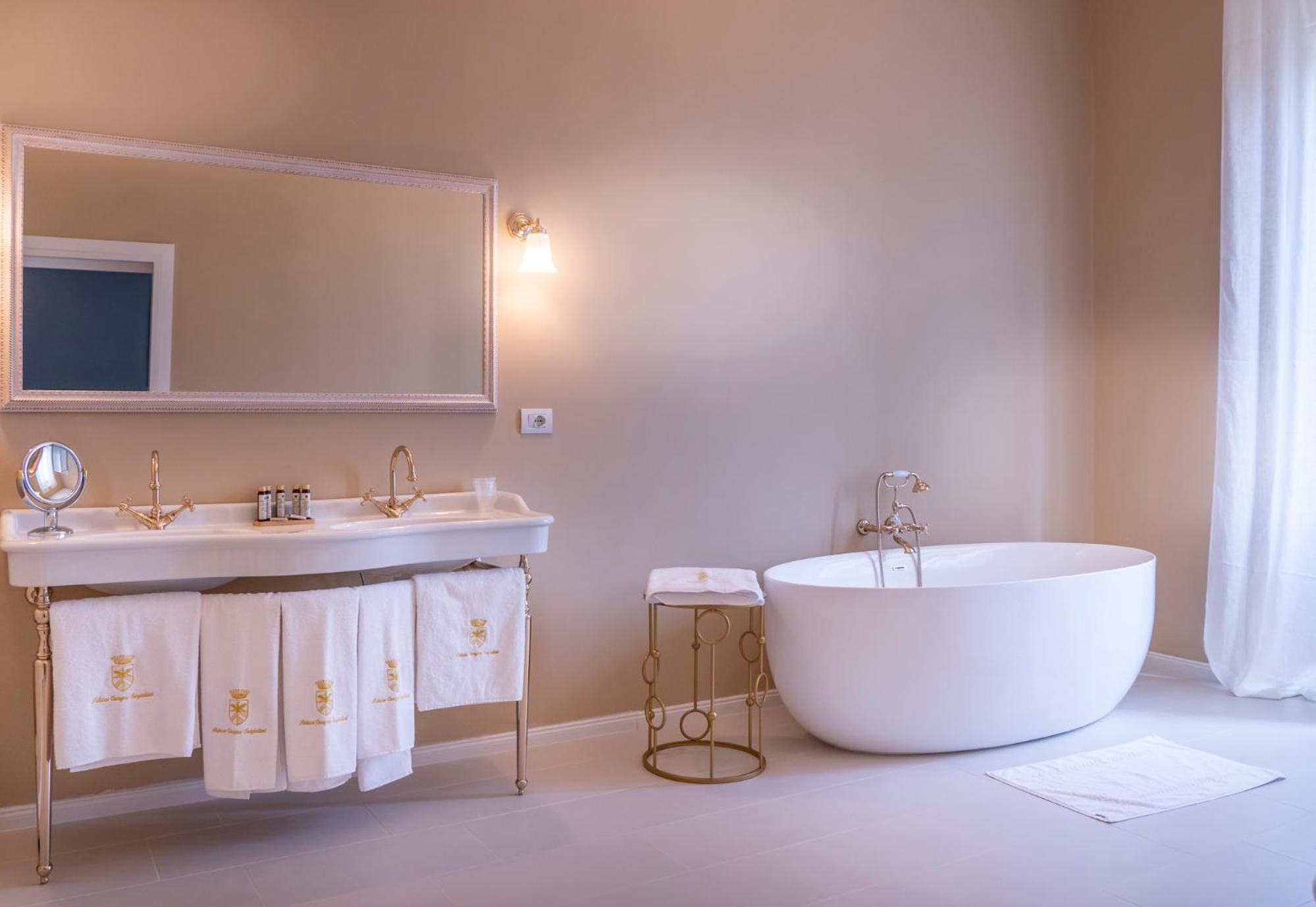 Deluxe Double or Twin Room photo 3