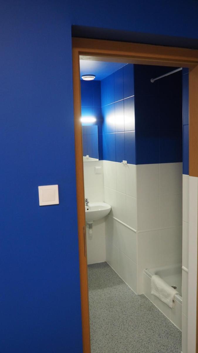 Quadruple Room with Private Bathroom - Photo 7